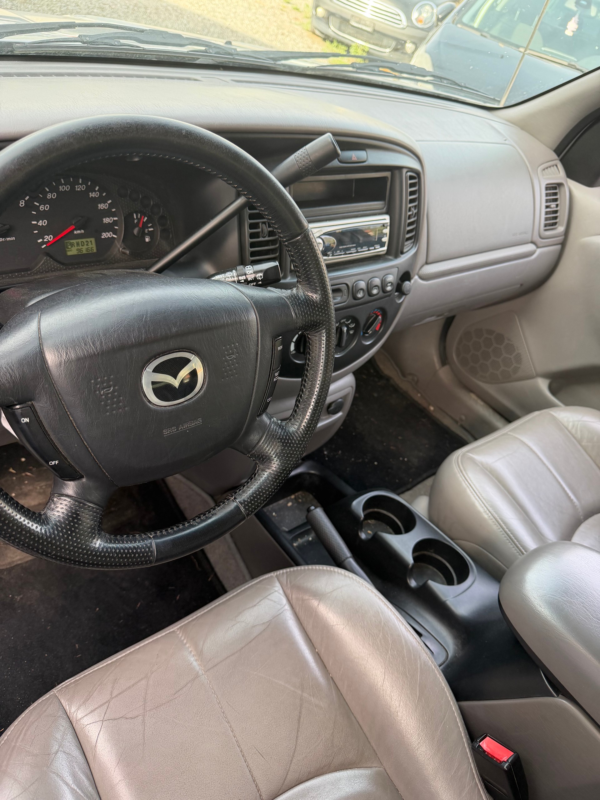 MAZDA Tribute 3.0 V6 Executive-image-9