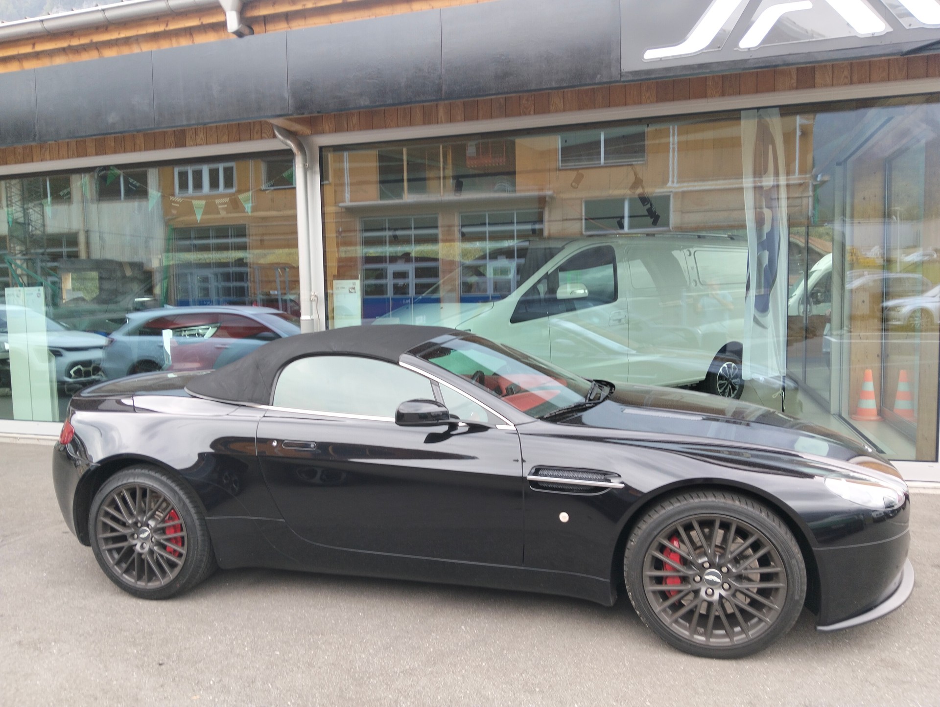 ASTON MARTIN V8 Vantage 4.7 Sportshift-image-6