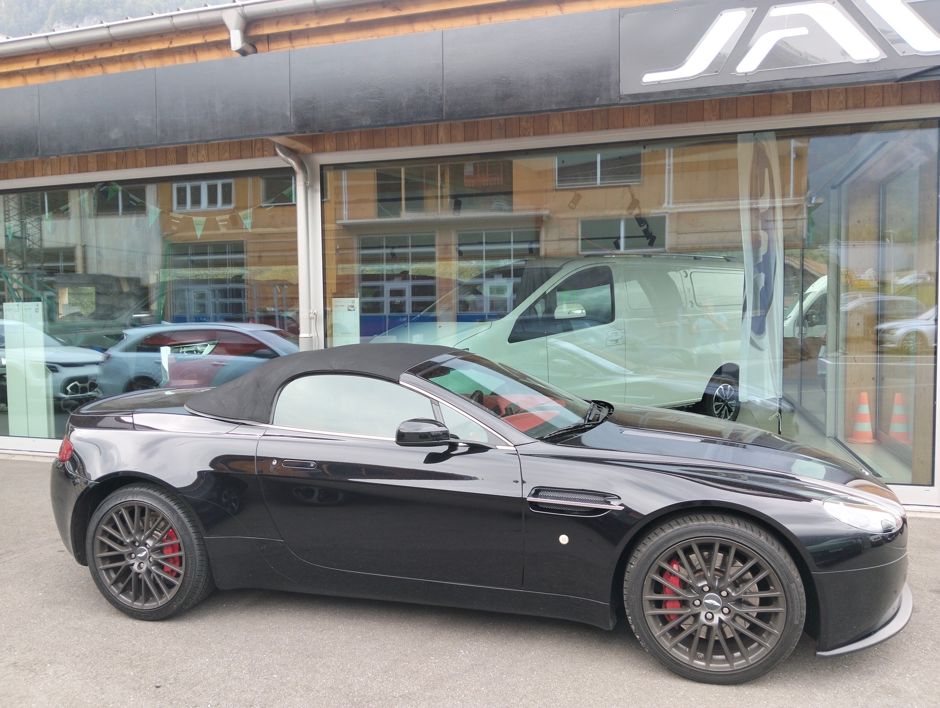 ASTON MARTIN V8 Vantage 4.7 Sportshift-image-5