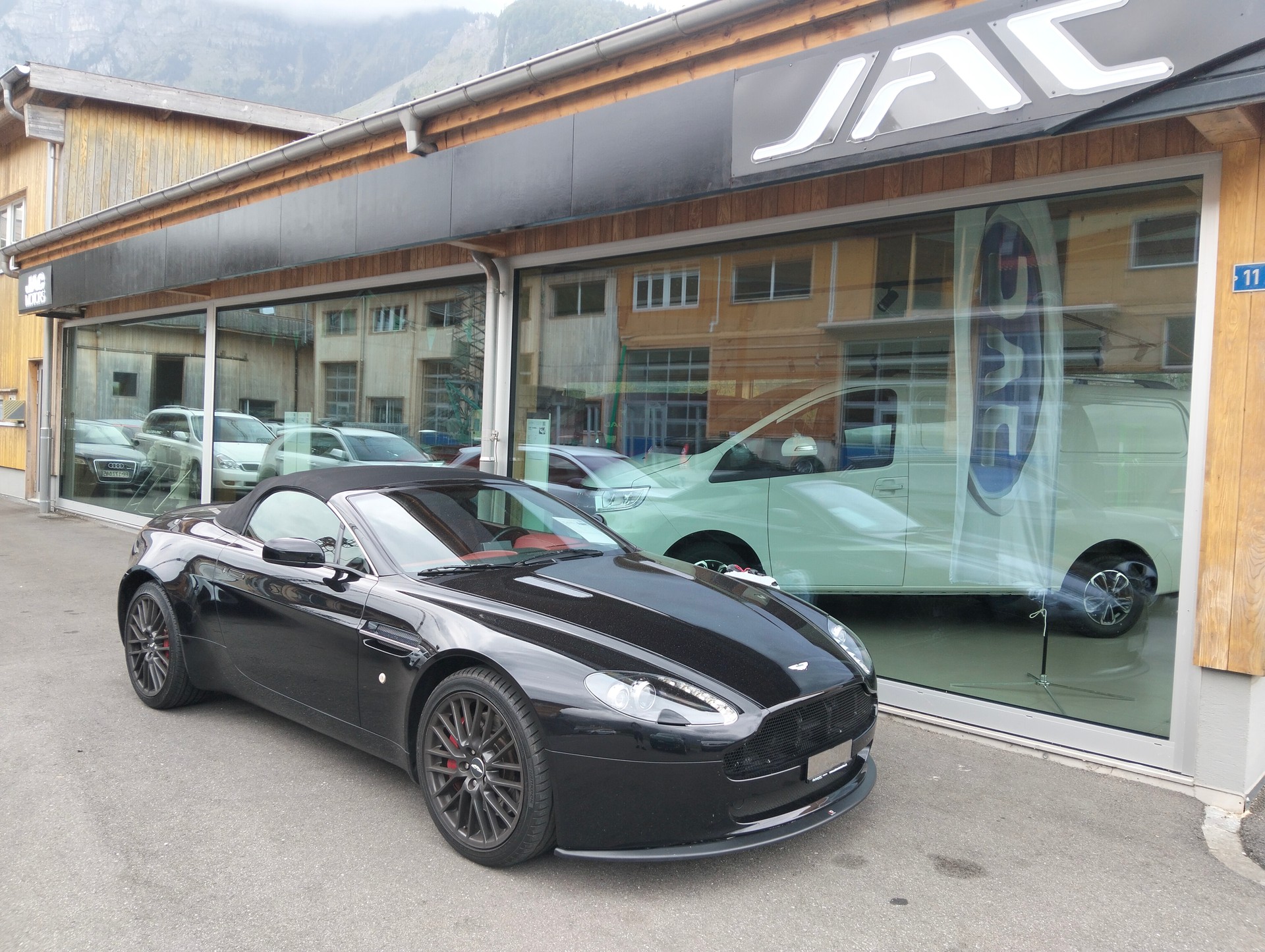 ASTON MARTIN V8 Vantage 4.7 Sportshift-image-0