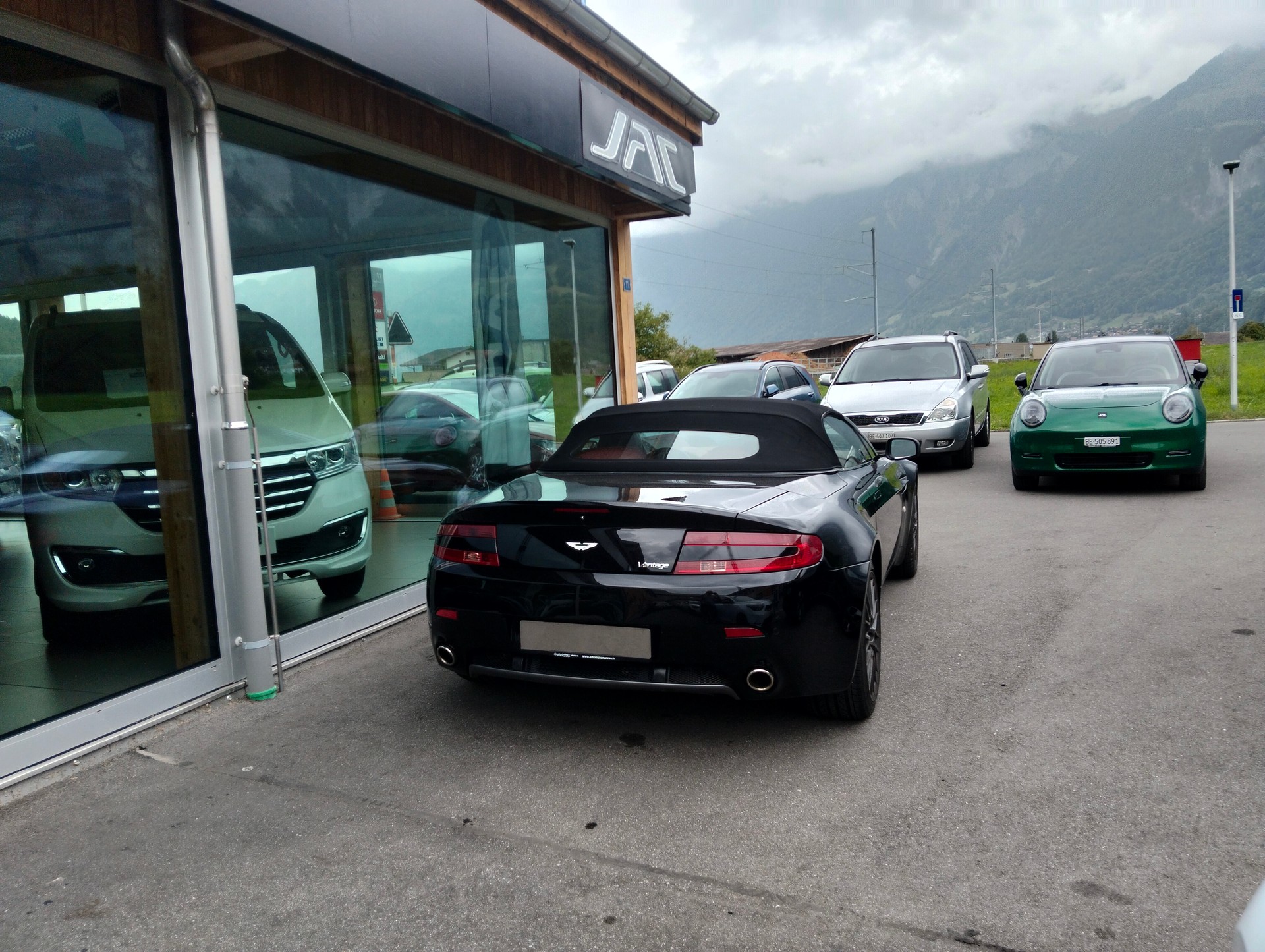 ASTON MARTIN V8 Vantage 4.7 Sportshift-image-3
