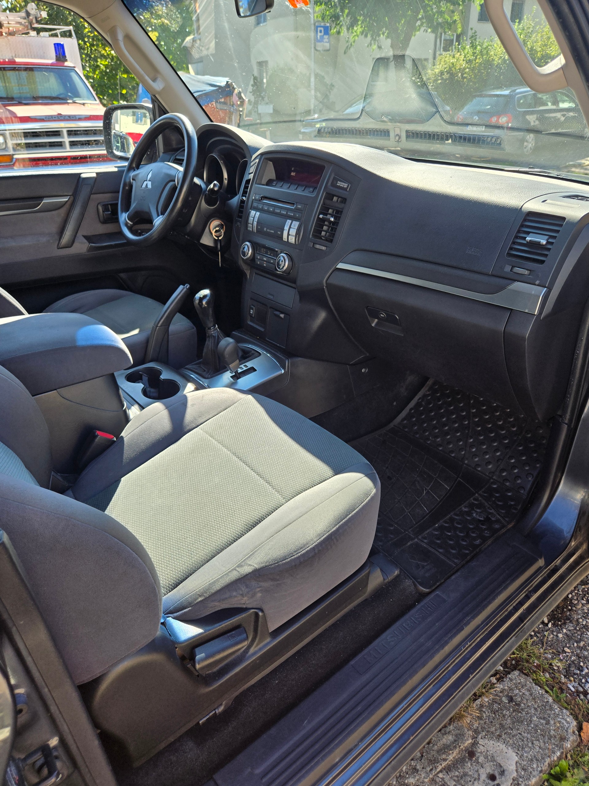MITSUBISHI Pajero 3.2 DI-D Invite-image-13