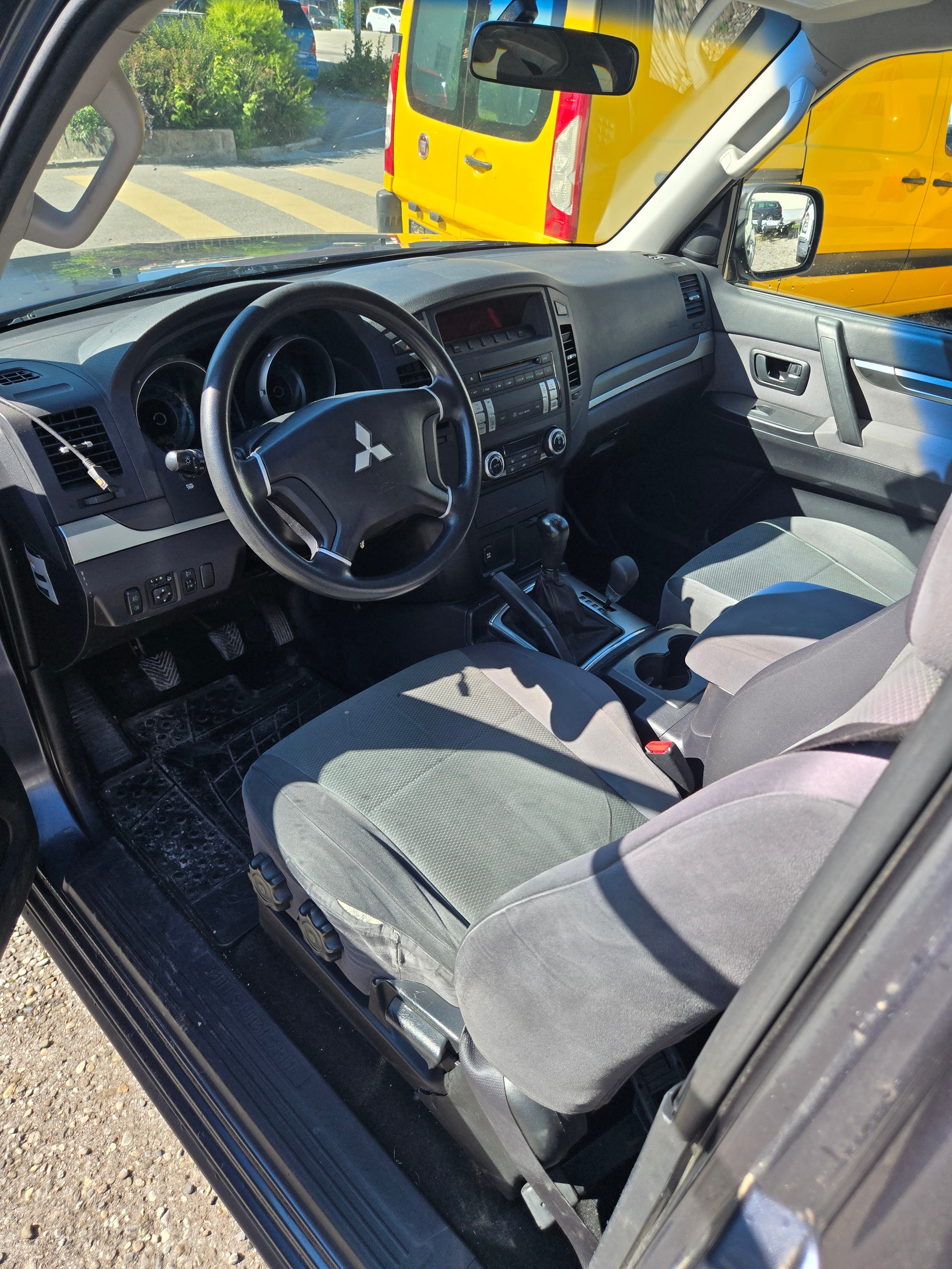 MITSUBISHI Pajero 3.2 DI-D Invite-image-8