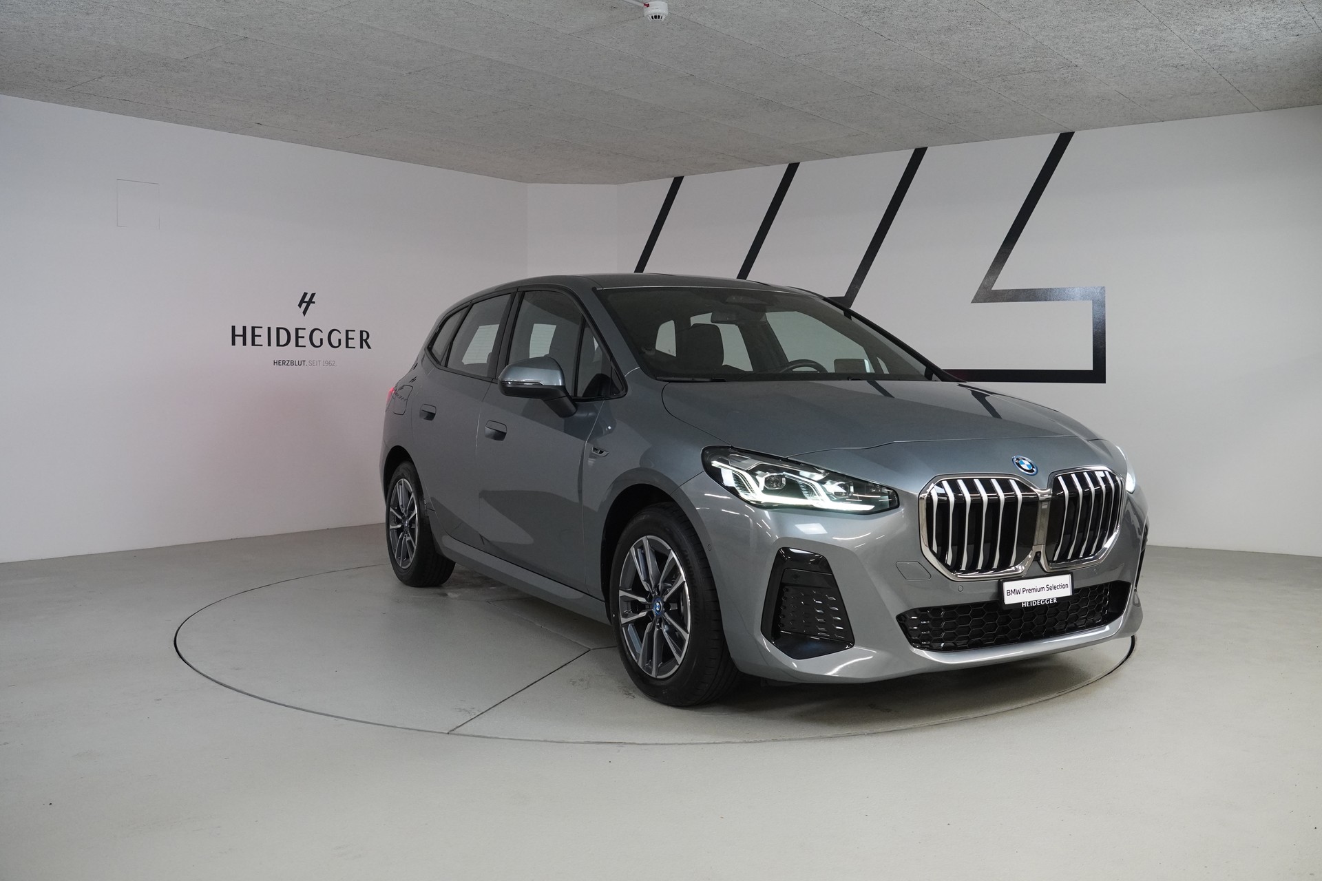 BMW 225e xDrive Active Tourer M Sport-showroom-element-3