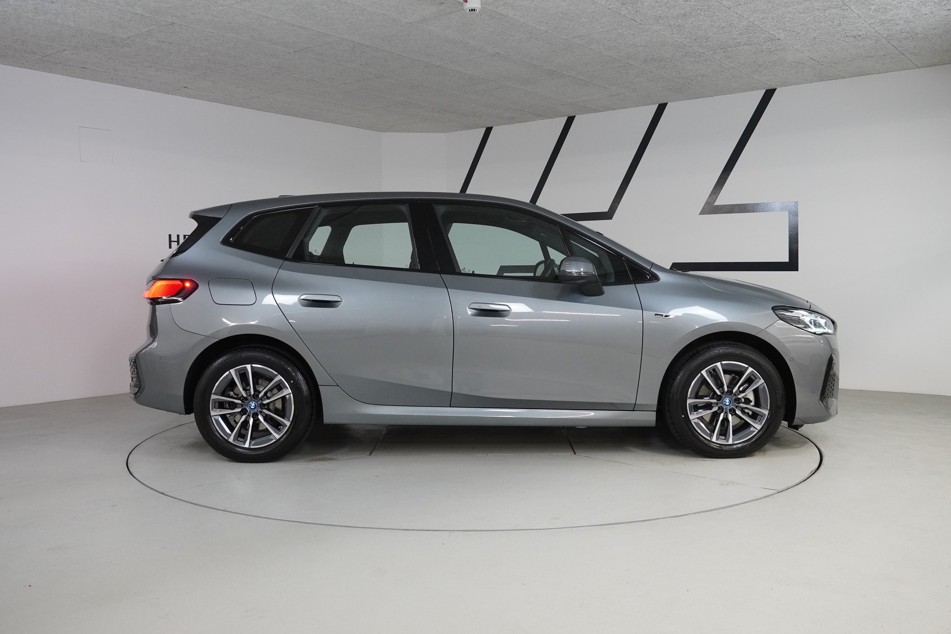 BMW 225e xDrive Active Tourer M Sport-image-8