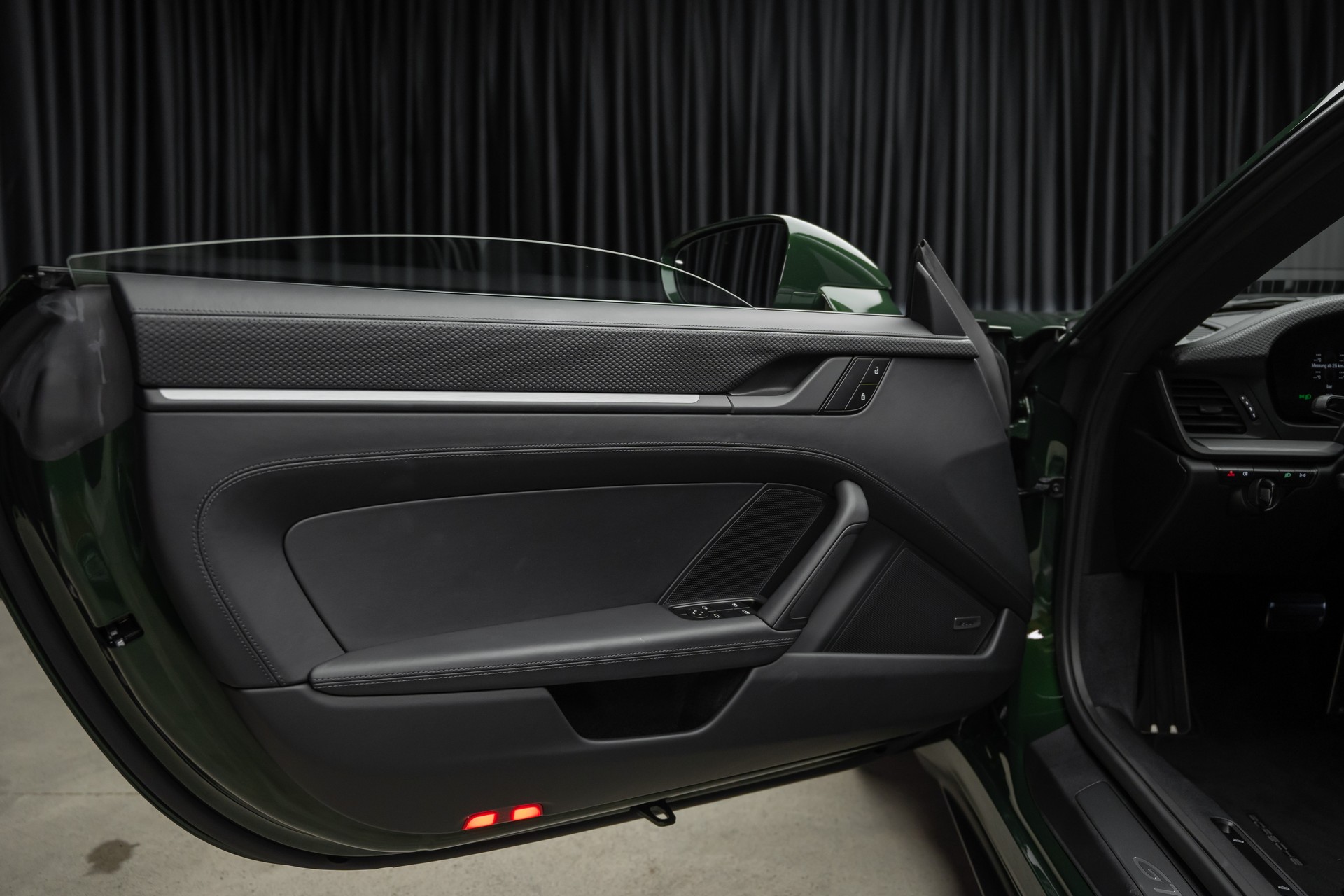 PORSCHE 911 Carrera GT3 PDK Touring-image-19