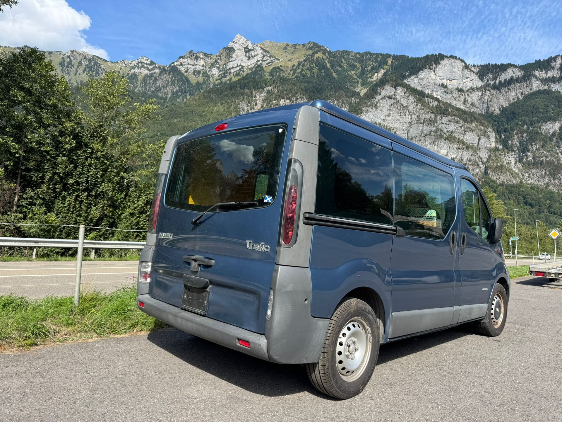 RENAULT Trafic 2.5 dCi 135 2.9t-image-1