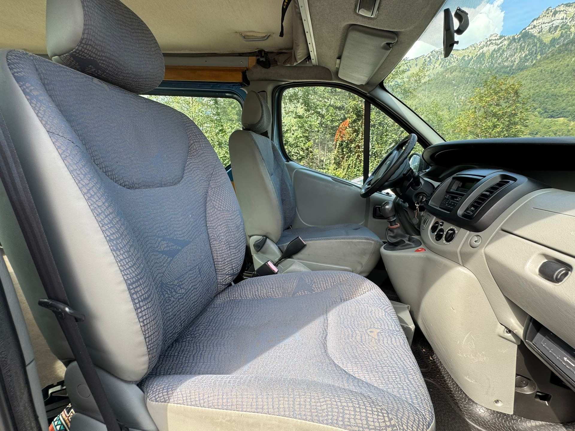RENAULT Trafic 2.5 dCi 135 2.9t-image-11