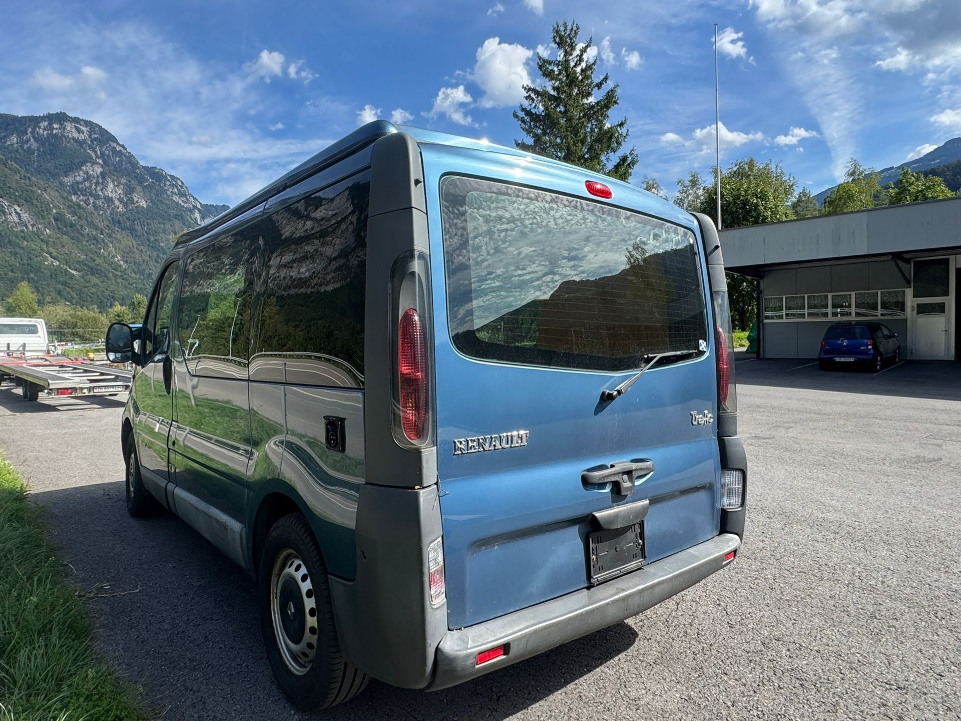RENAULT Trafic 2.5 dCi 135 2.9t-image-7