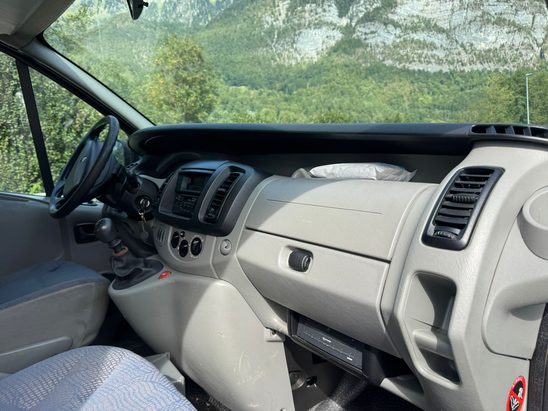 RENAULT Trafic 2.5 dCi 135 2.9t-image-10
