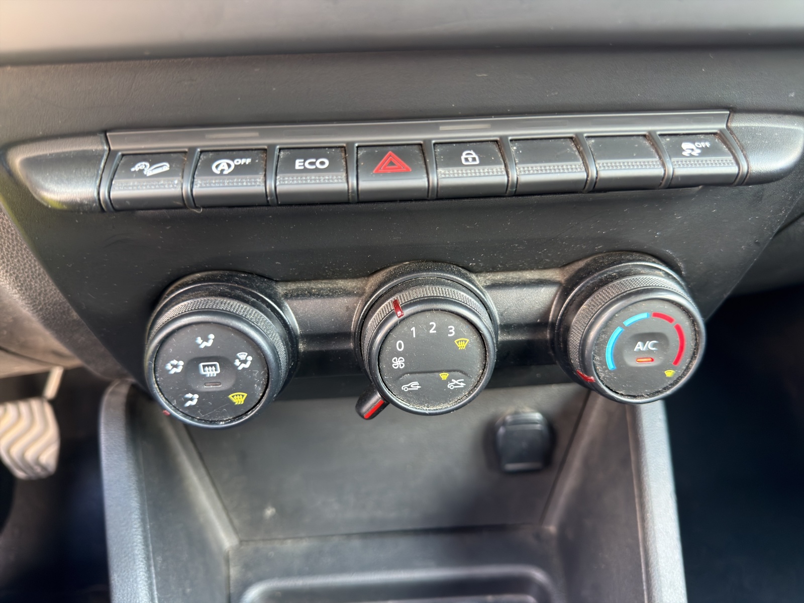 DACIA Duster TCe 125 Essential 4x4-image-15
