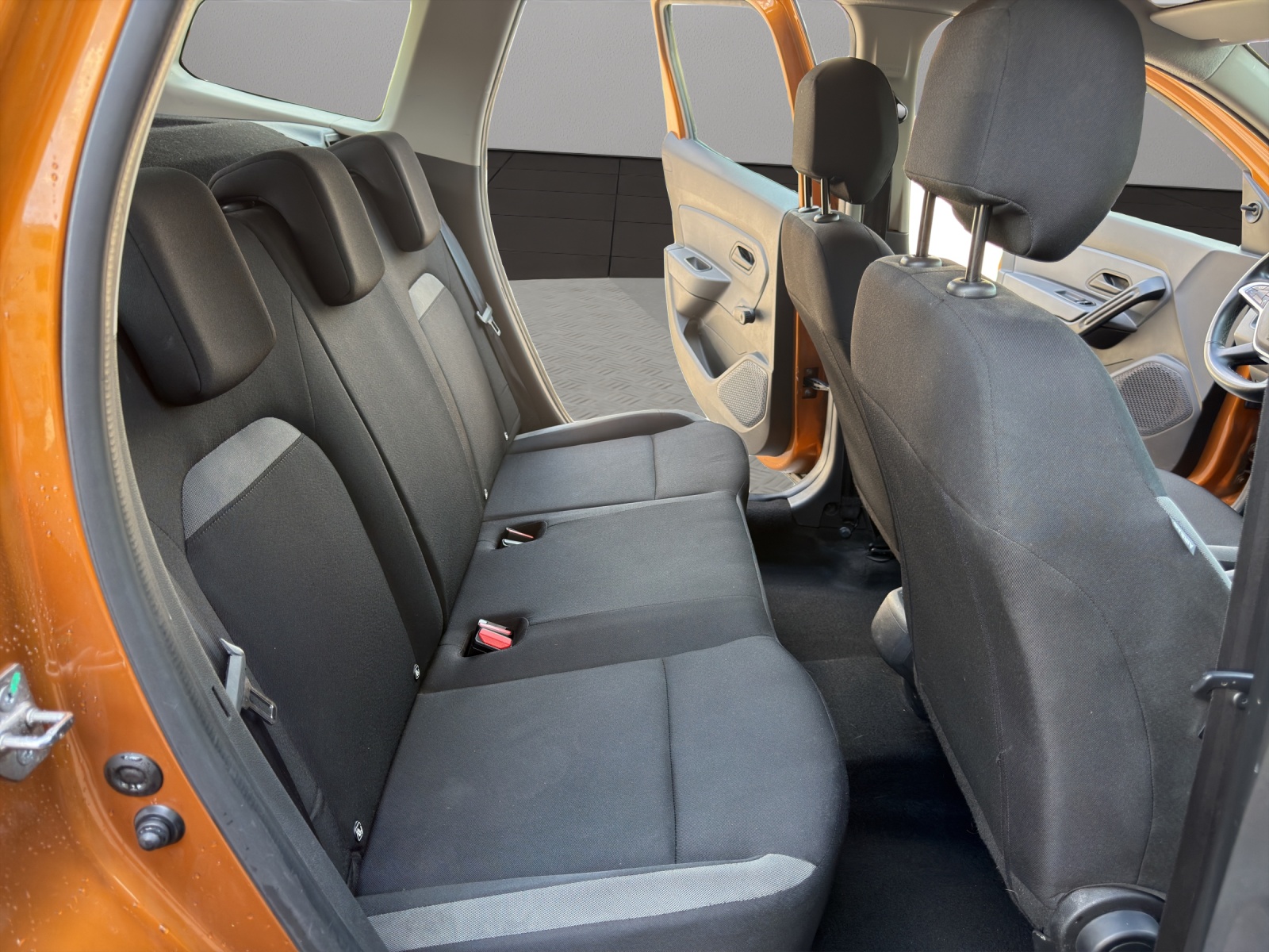 DACIA Duster TCe 125 Essential 4x4-image-17