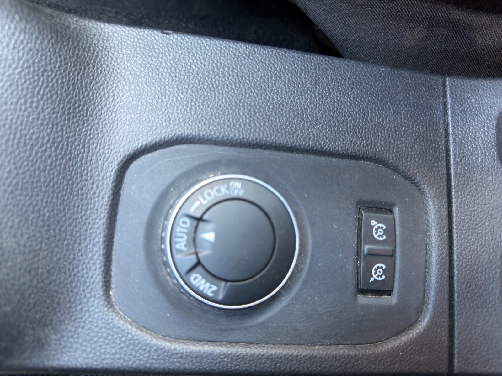 DACIA Duster TCe 125 Essential 4x4-image-21