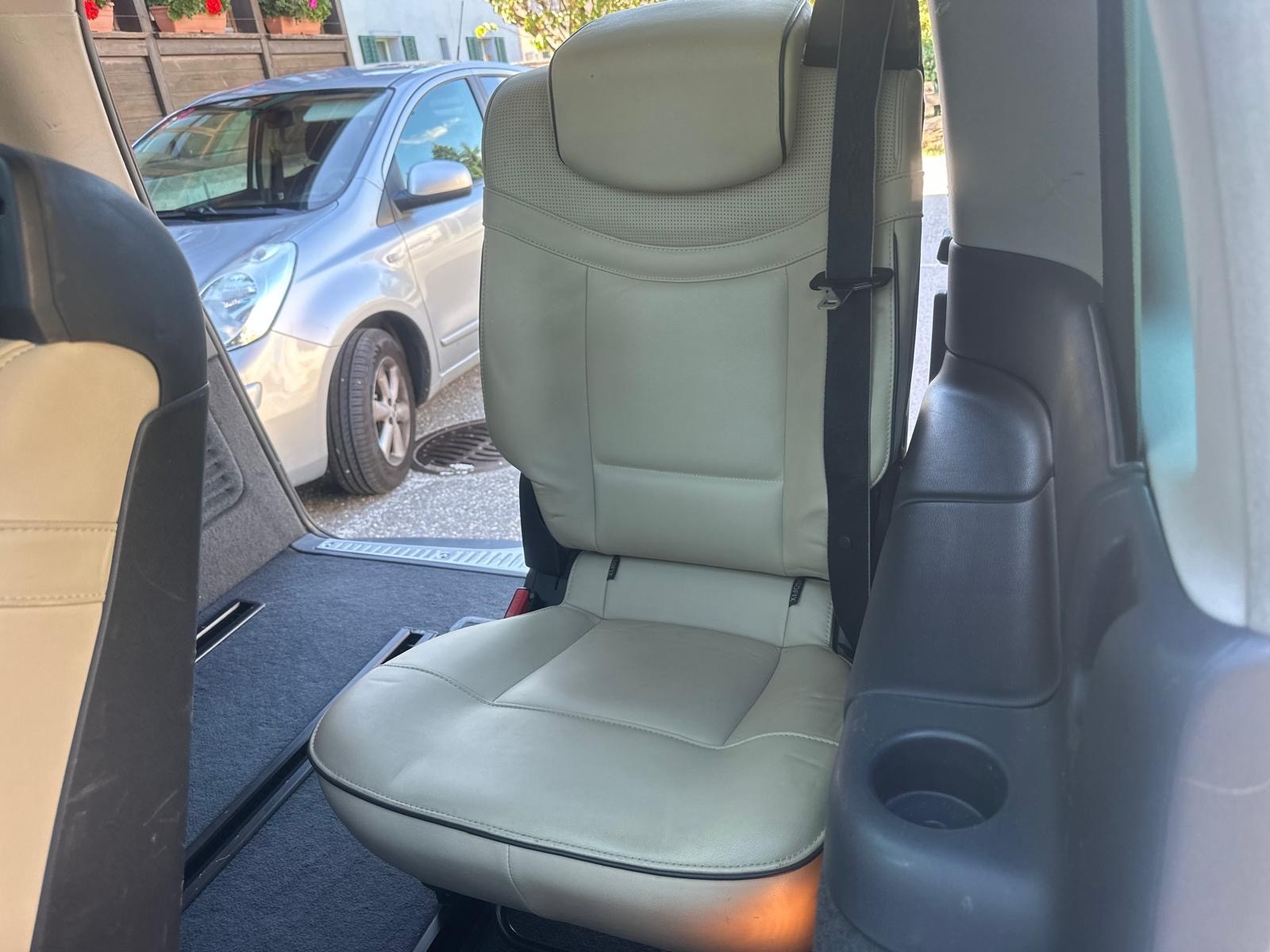 RENAULT Espace 2.0 dCi Initiale Automatic-image-11