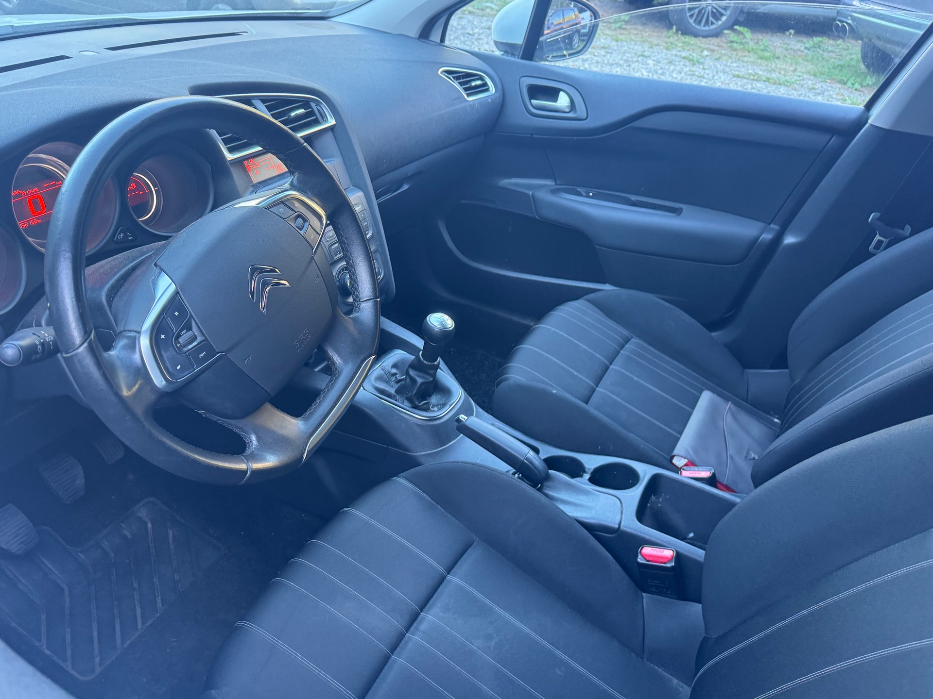 CITROEN C4 Berline 1.4 VTi Attraction-image-6