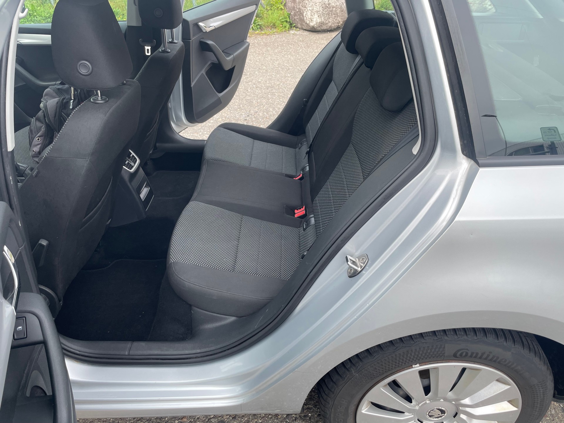 SKODA Octavia Combi 2.0 TDI Elegance 4x4 DSG-image-11