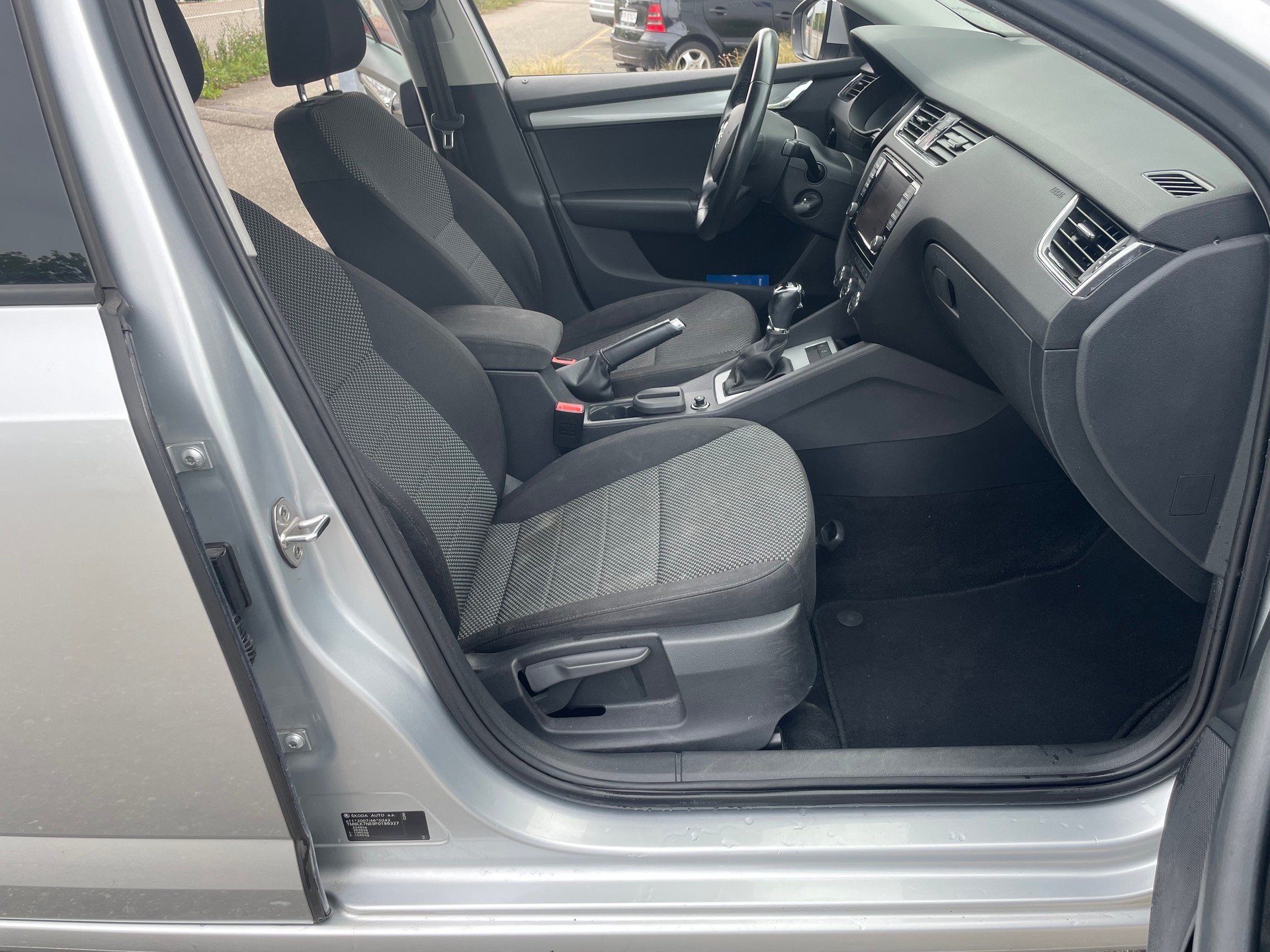 SKODA Octavia Combi 2.0 TDI Elegance 4x4 DSG-image-8