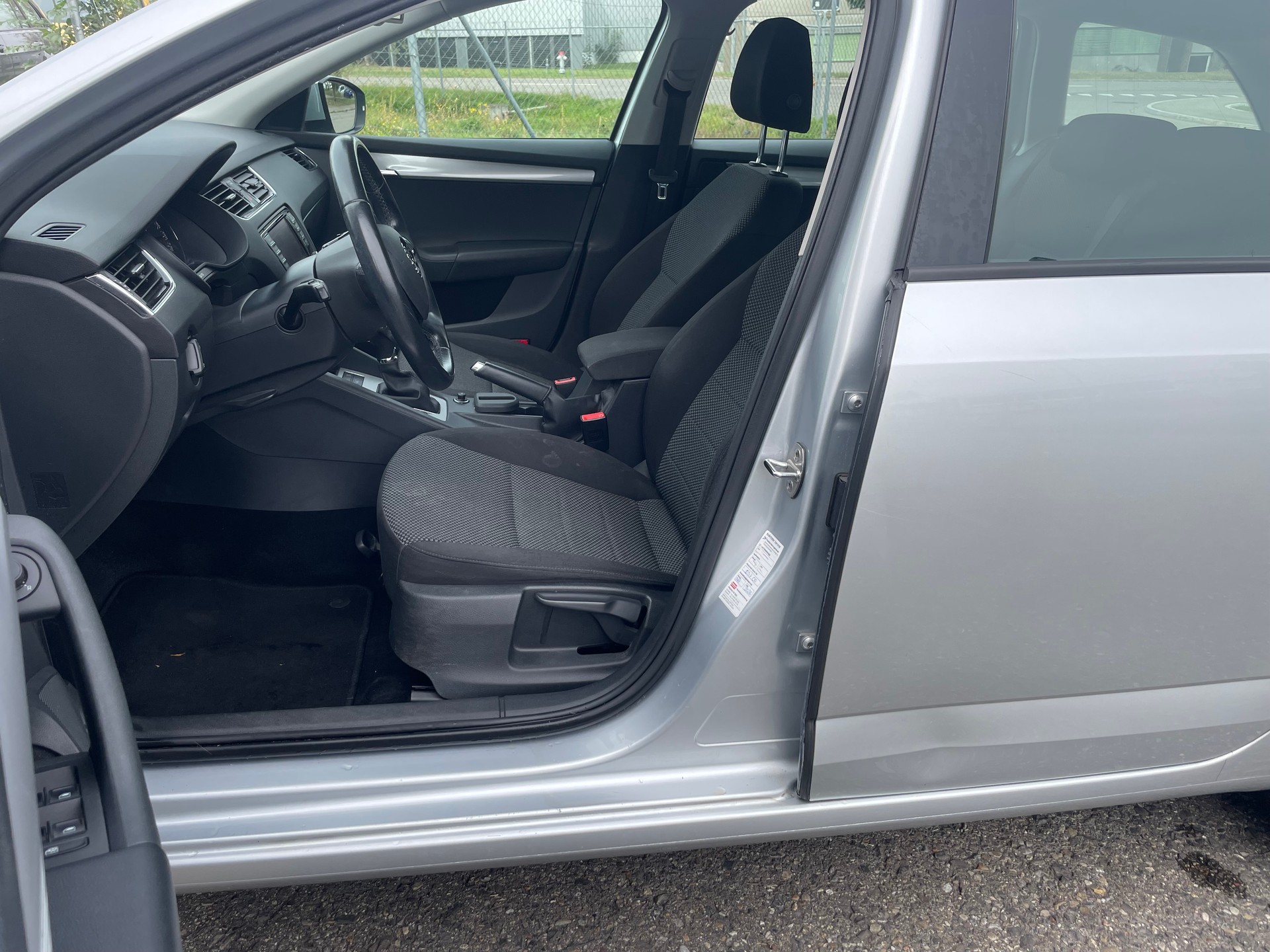 SKODA Octavia Combi 2.0 TDI Elegance 4x4 DSG-image-9