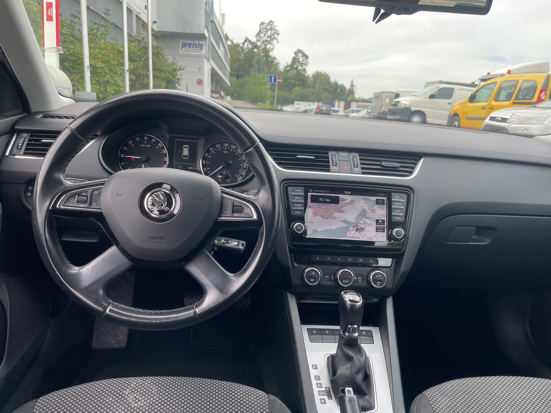SKODA Octavia Combi 2.0 TDI Elegance 4x4 DSG-image-6