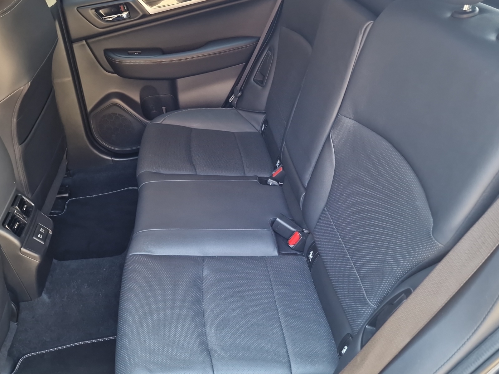 SUBARU Outback 2.5i Luxury-image-14