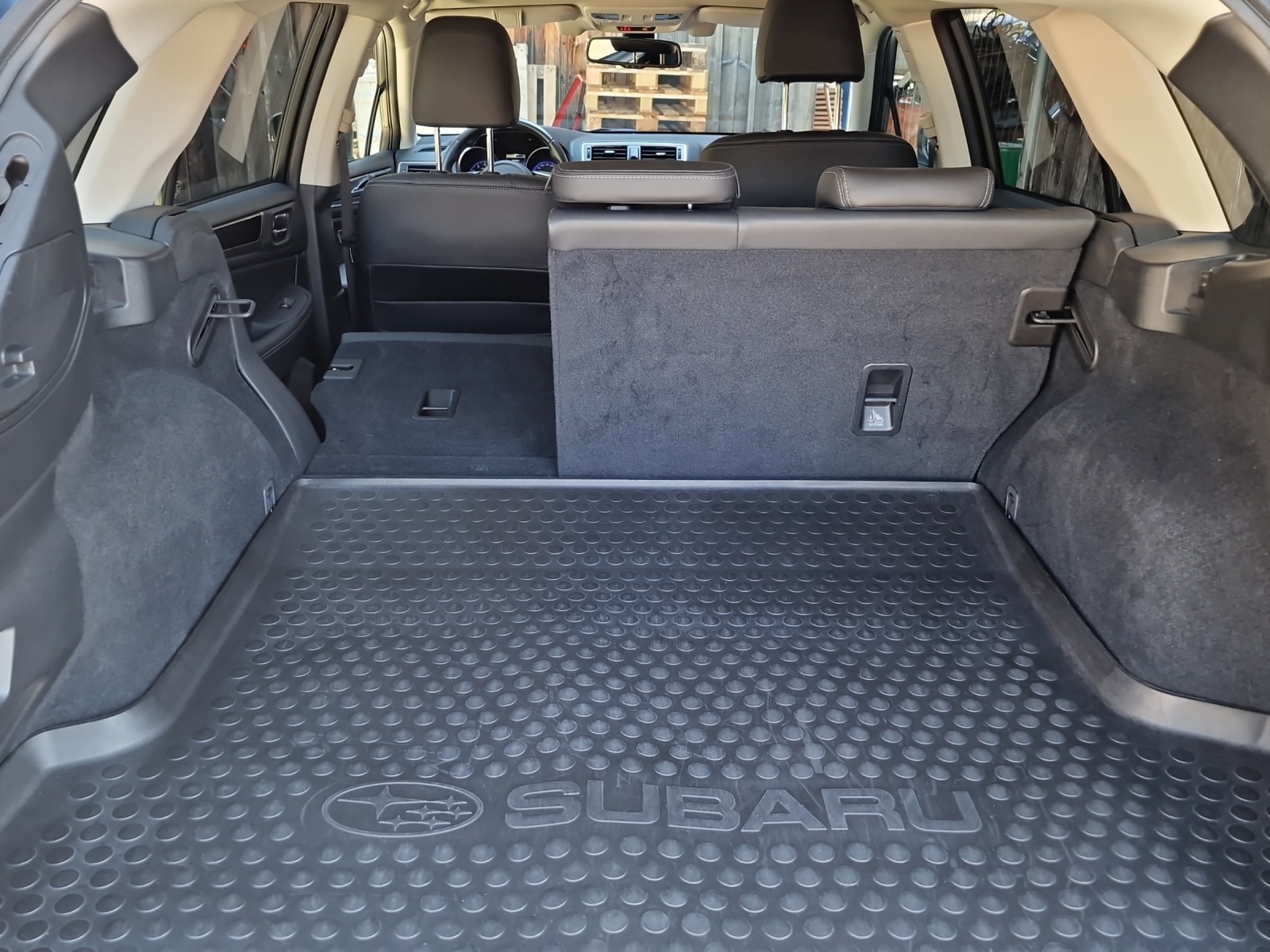 SUBARU Outback 2.5i Luxury-image-16