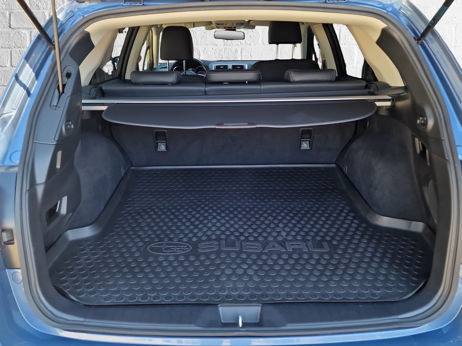 SUBARU Outback 2.5i Luxury-image-15