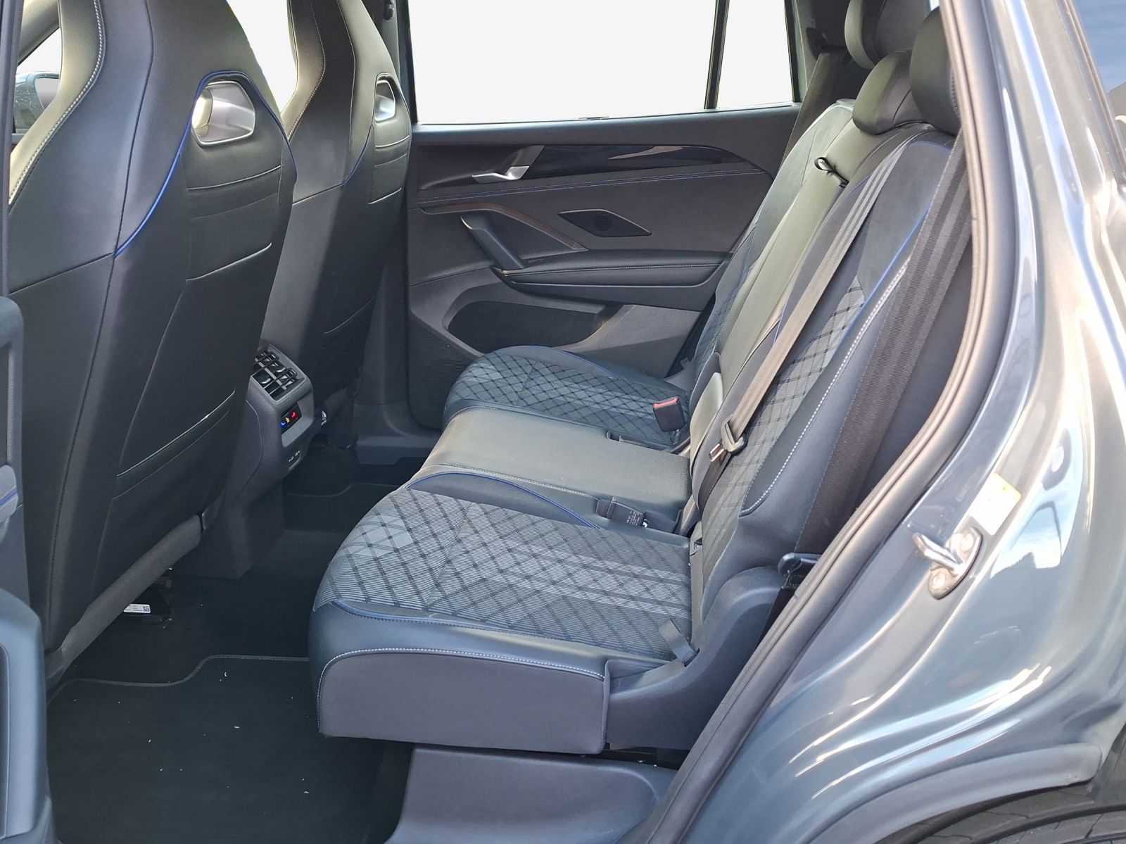 VW Tayron 2.0 TSI R-Line DSG 4Motion-image-11
