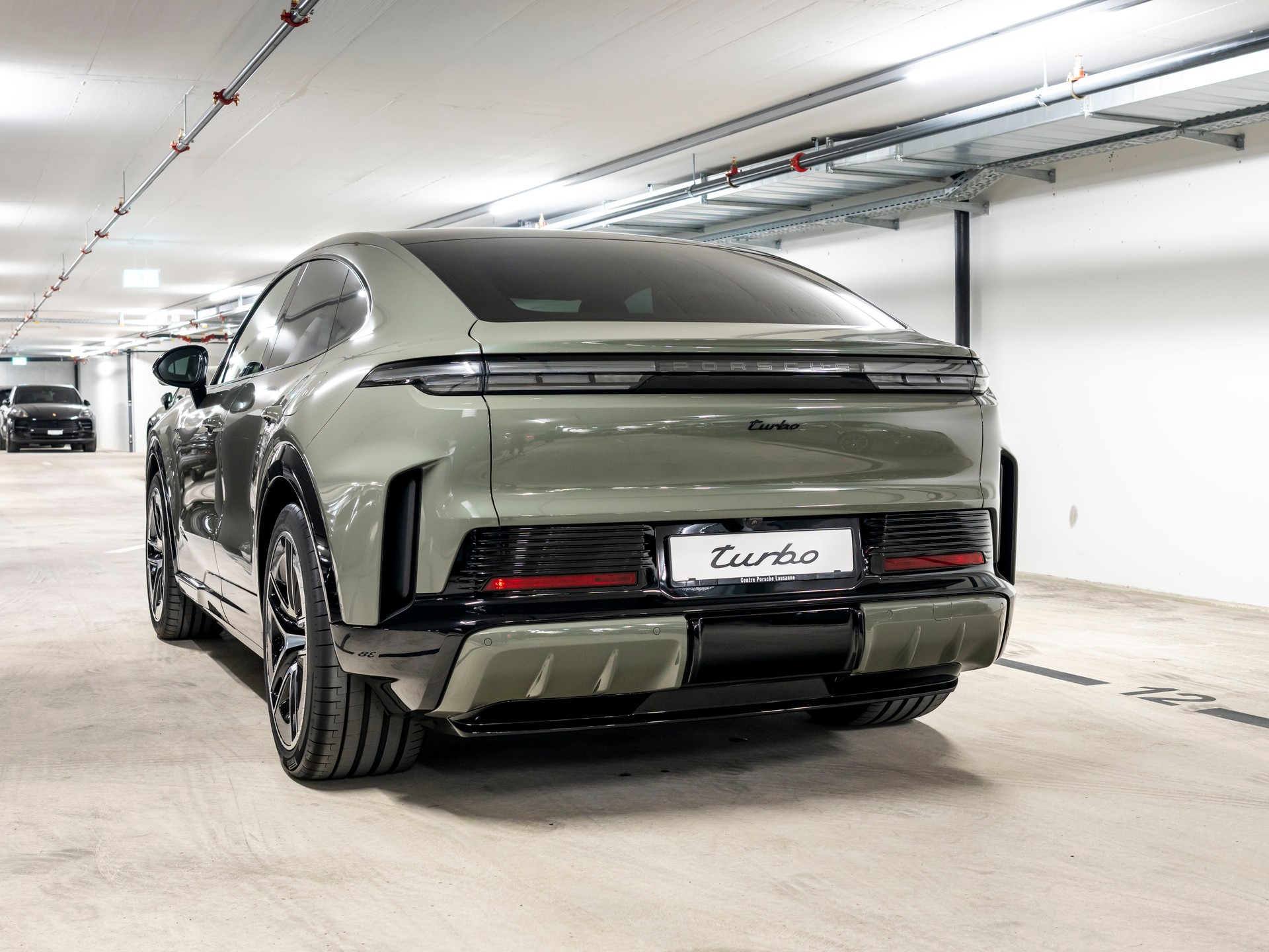 PORSCHE Cayenne Coupe Turbo Electric 113 kWh-image-2