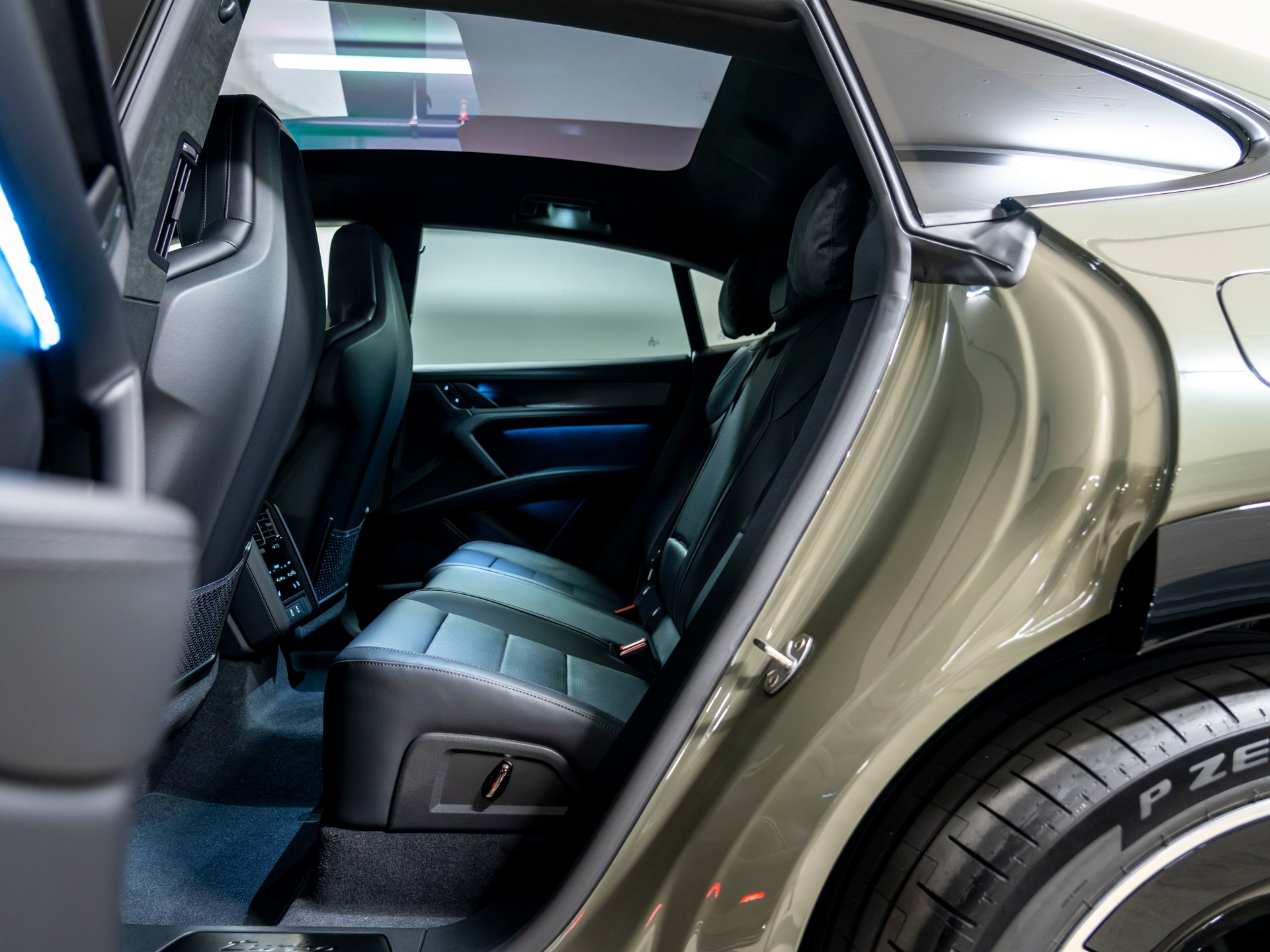 PORSCHE Cayenne Coupe Turbo Electric 113 kWh-image-19