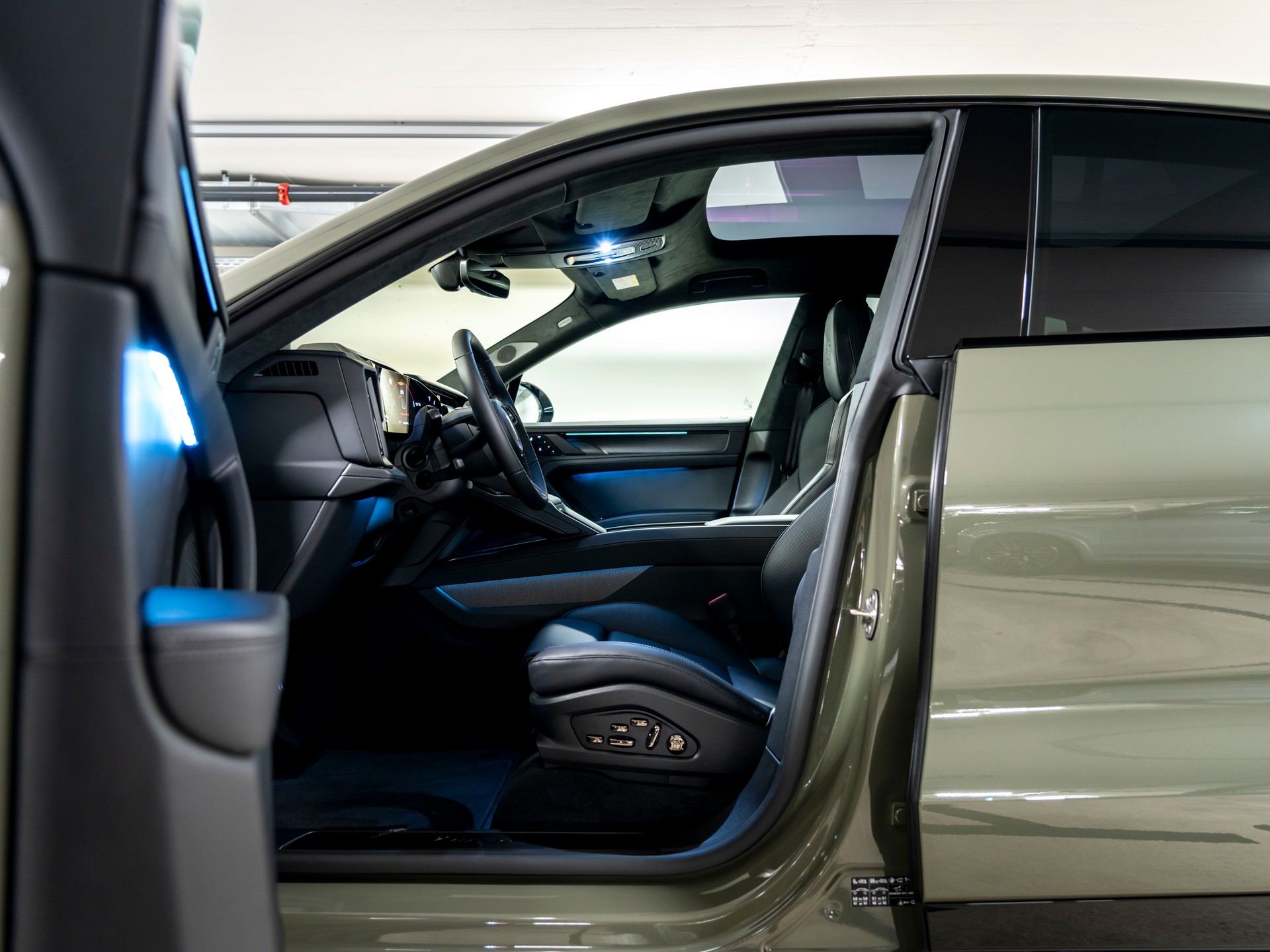 PORSCHE Cayenne Coupe Turbo Electric 113 kWh-image-14