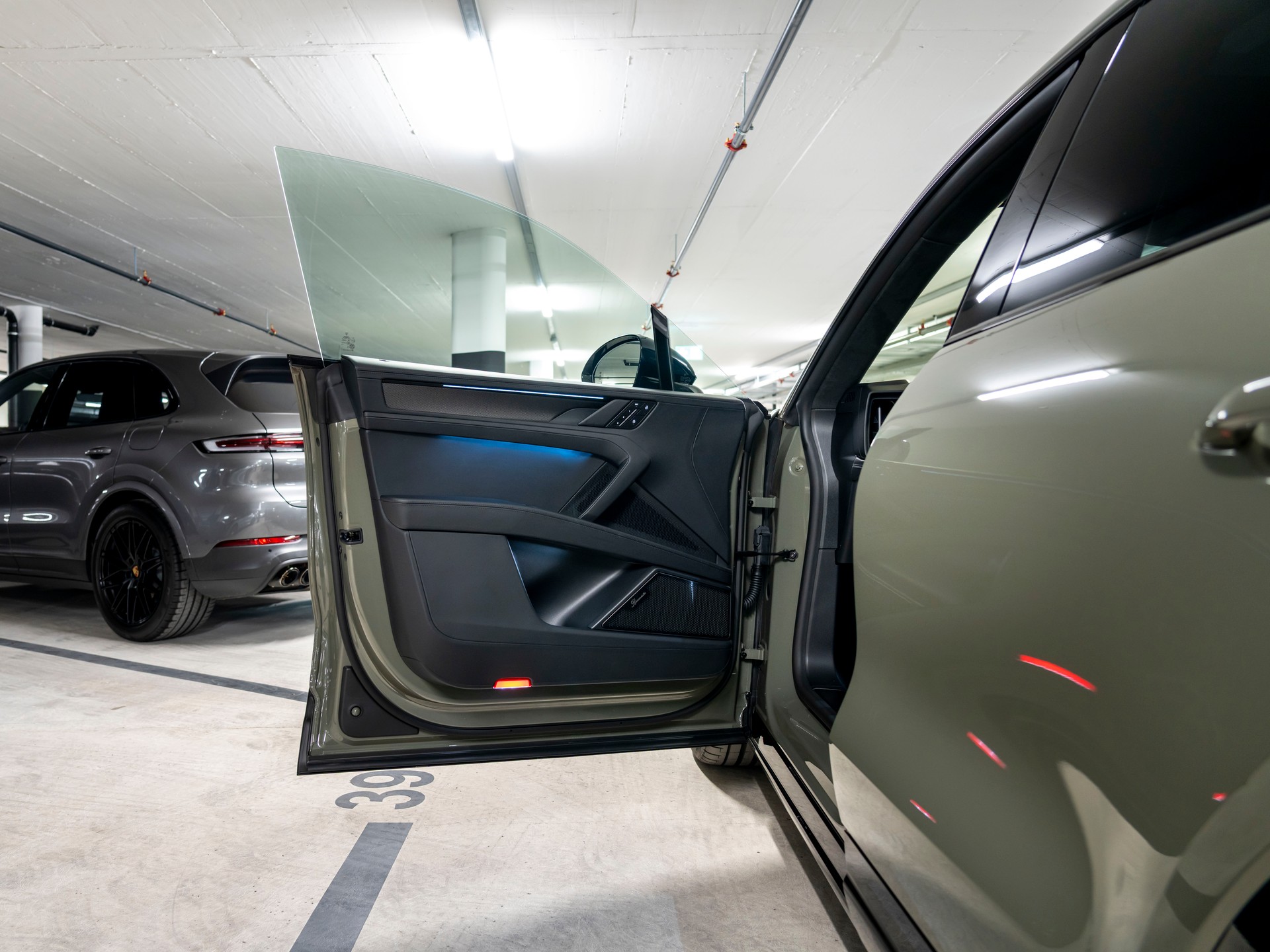 PORSCHE Cayenne Coupe Turbo Electric 113 kWh-image-16