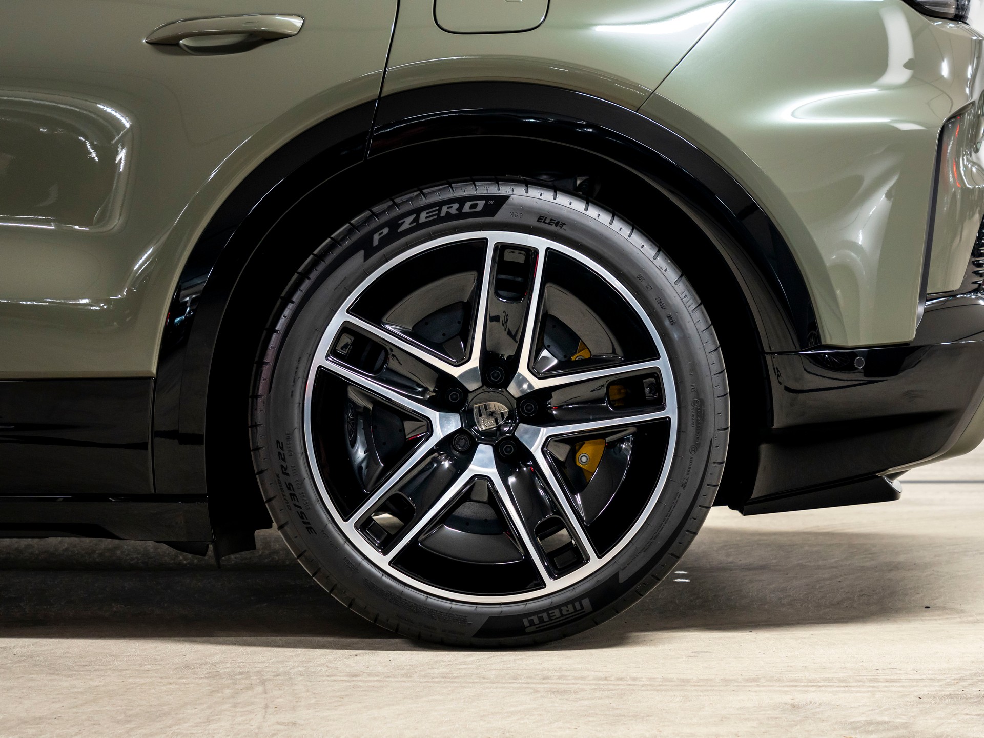 PORSCHE Cayenne Coupe Turbo Electric 113 kWh-image-8