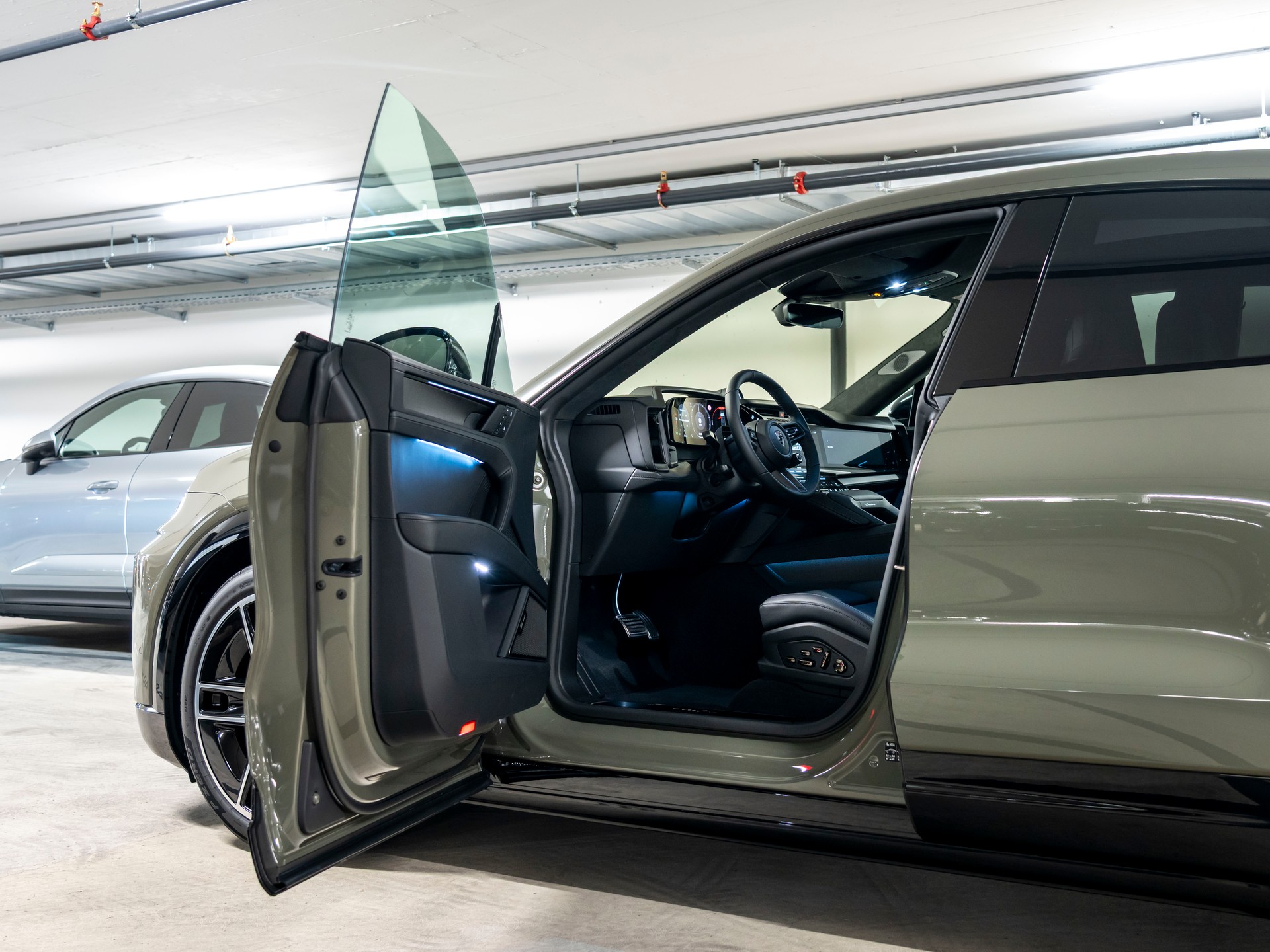 PORSCHE Cayenne Coupe Turbo Electric 113 kWh-image-15