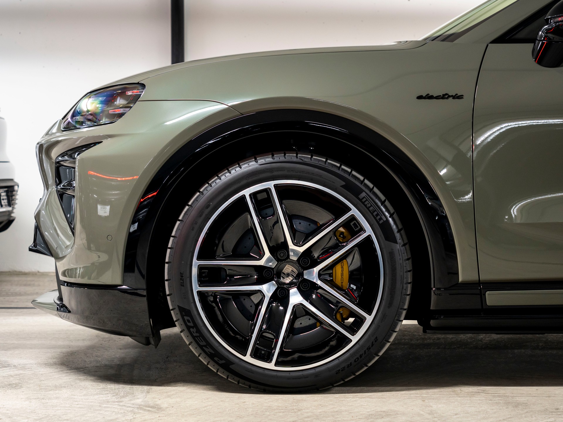 PORSCHE Cayenne Coupe Turbo Electric 113 kWh-image-5