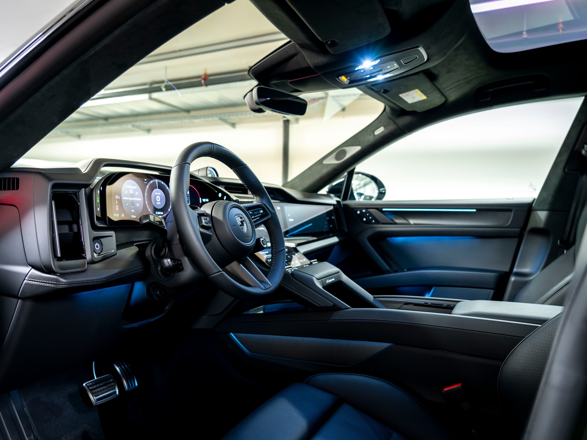 PORSCHE Cayenne Coupe Turbo Electric 113 kWh-image-12