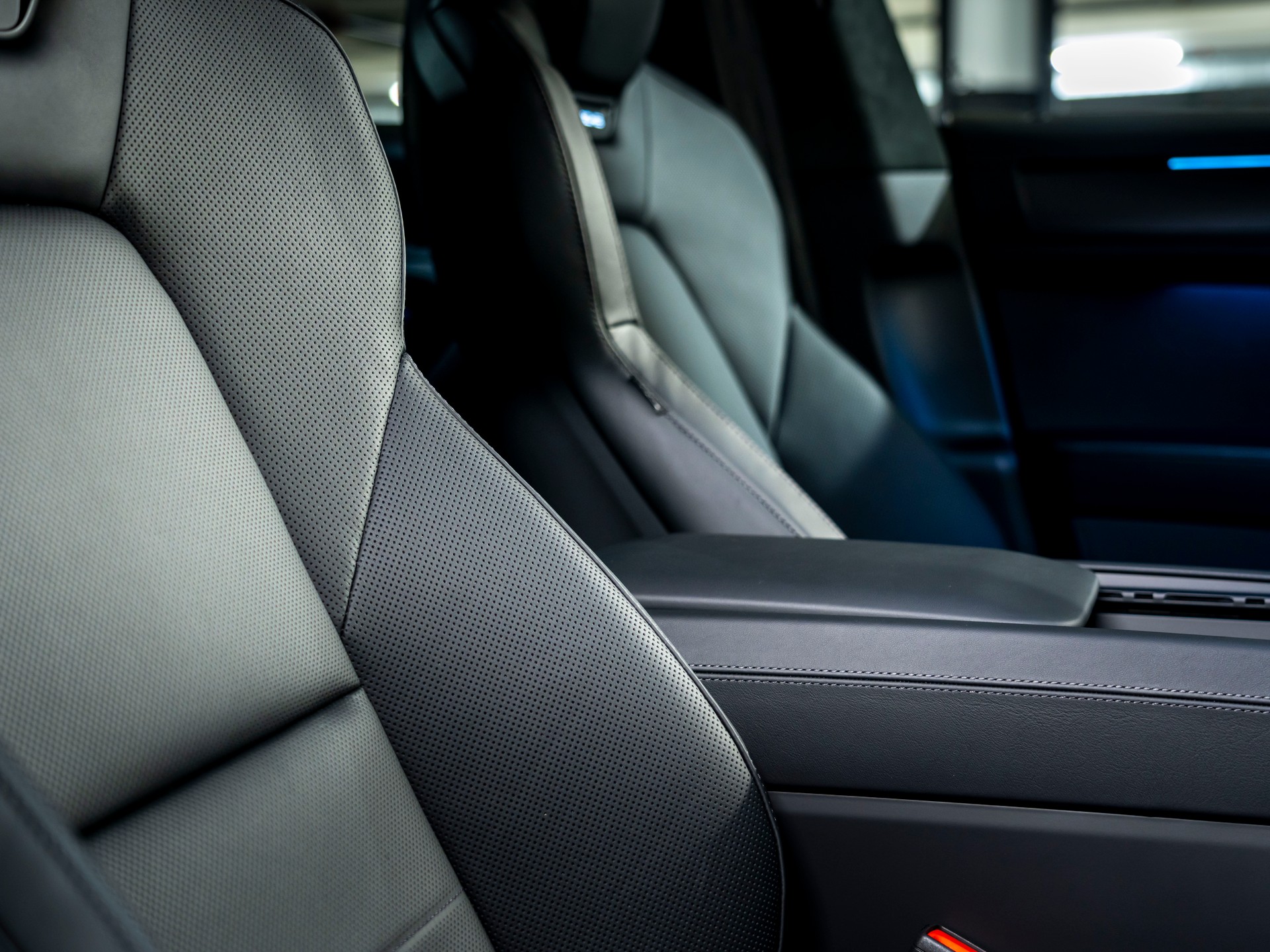 PORSCHE Cayenne Coupe Turbo Electric 113 kWh-image-21