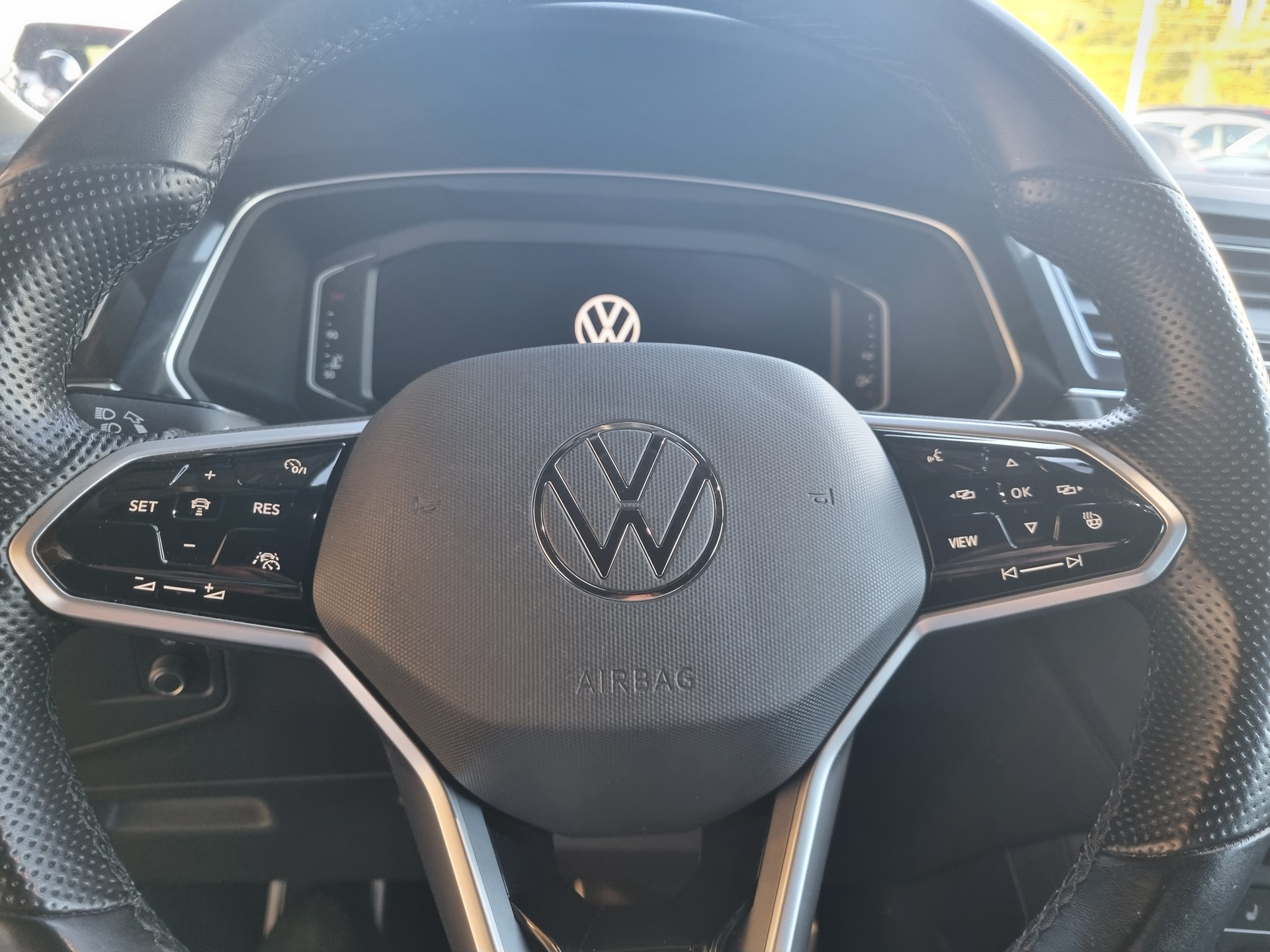 VW Tiguan 2.0TSI R-Line 4Motion DSG-image-10