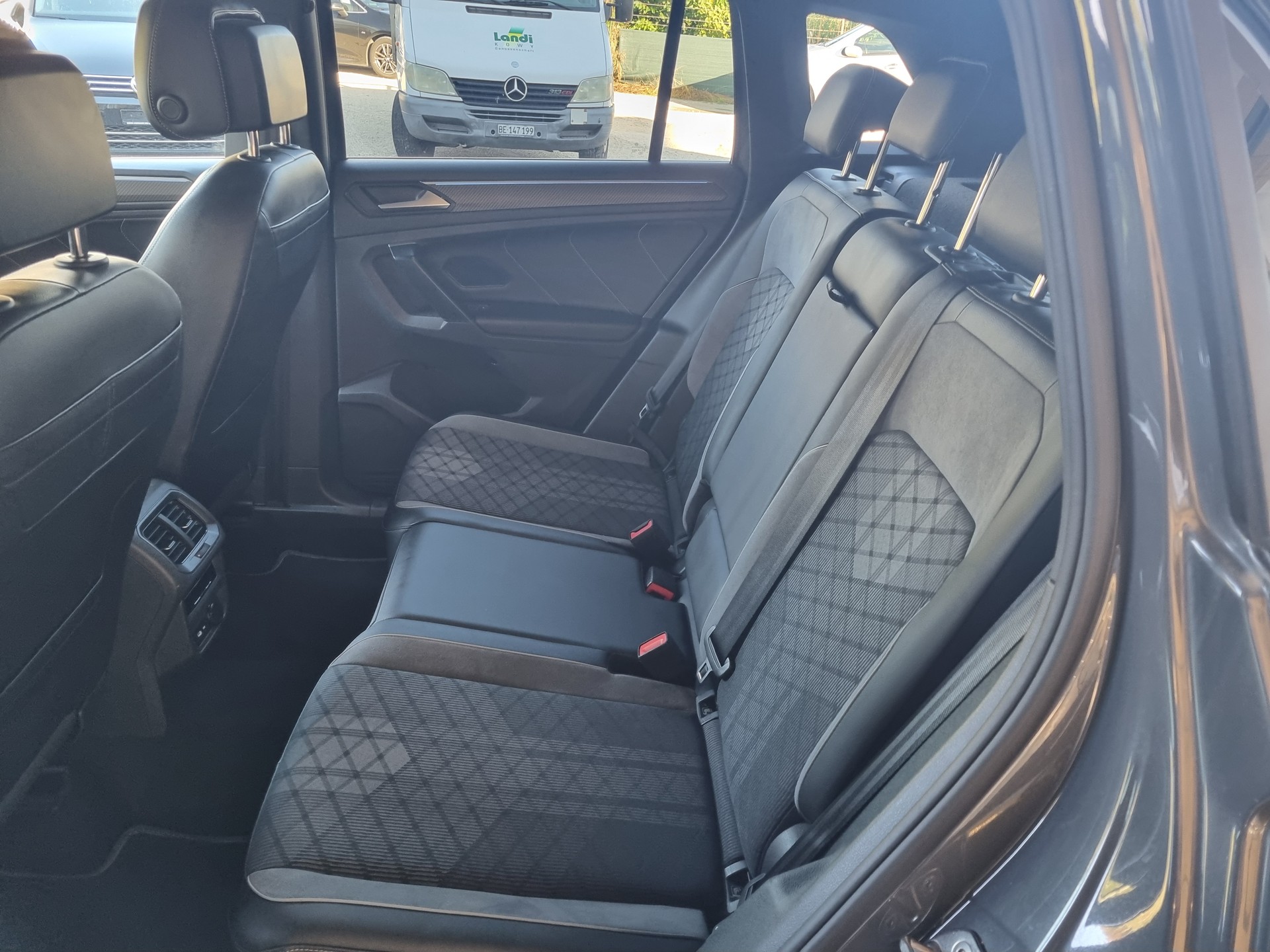 VW Tiguan 2.0TSI R-Line 4Motion DSG-image-8