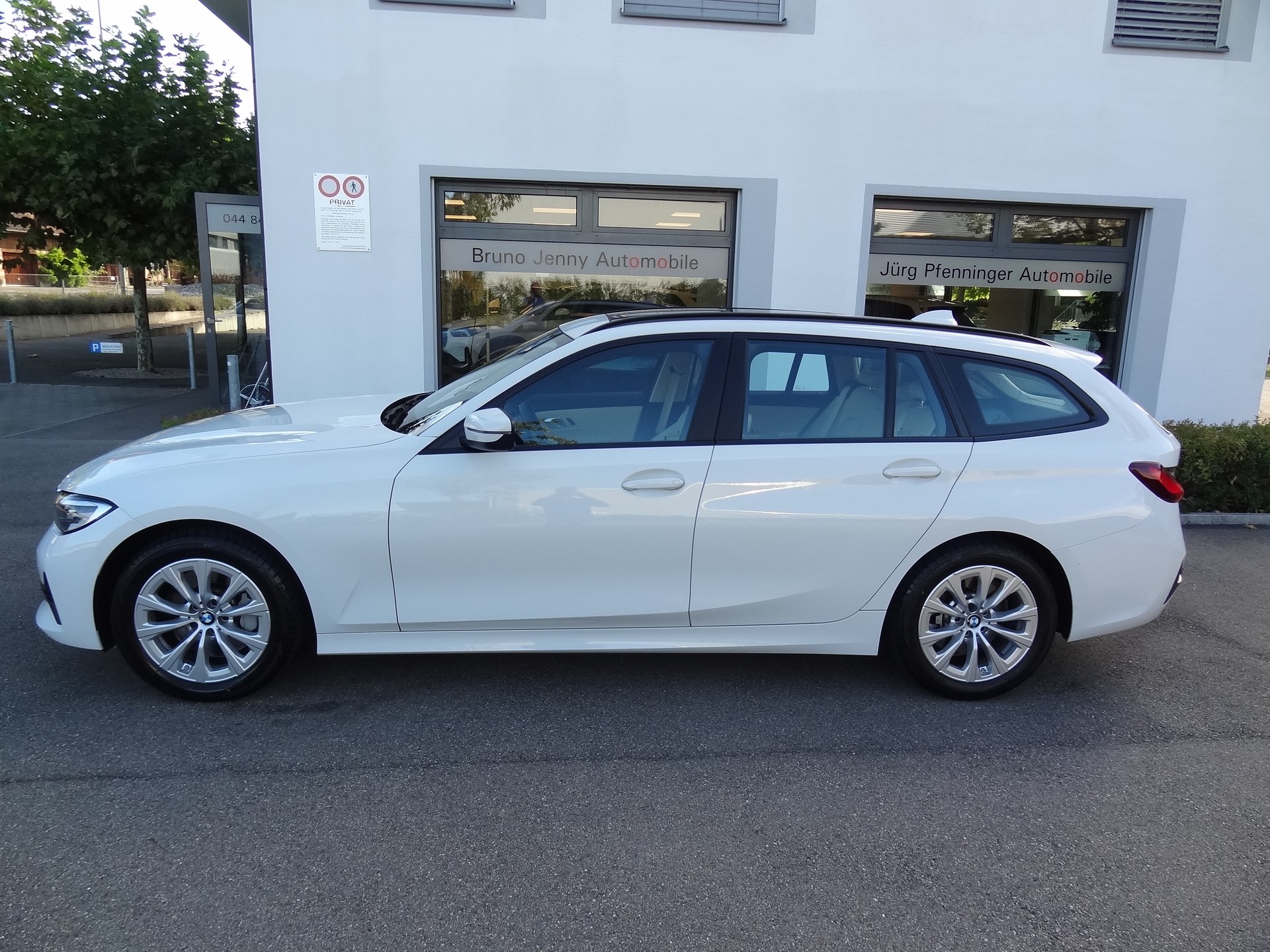 BMW 330i Touring xDrive Steptronic-image-1