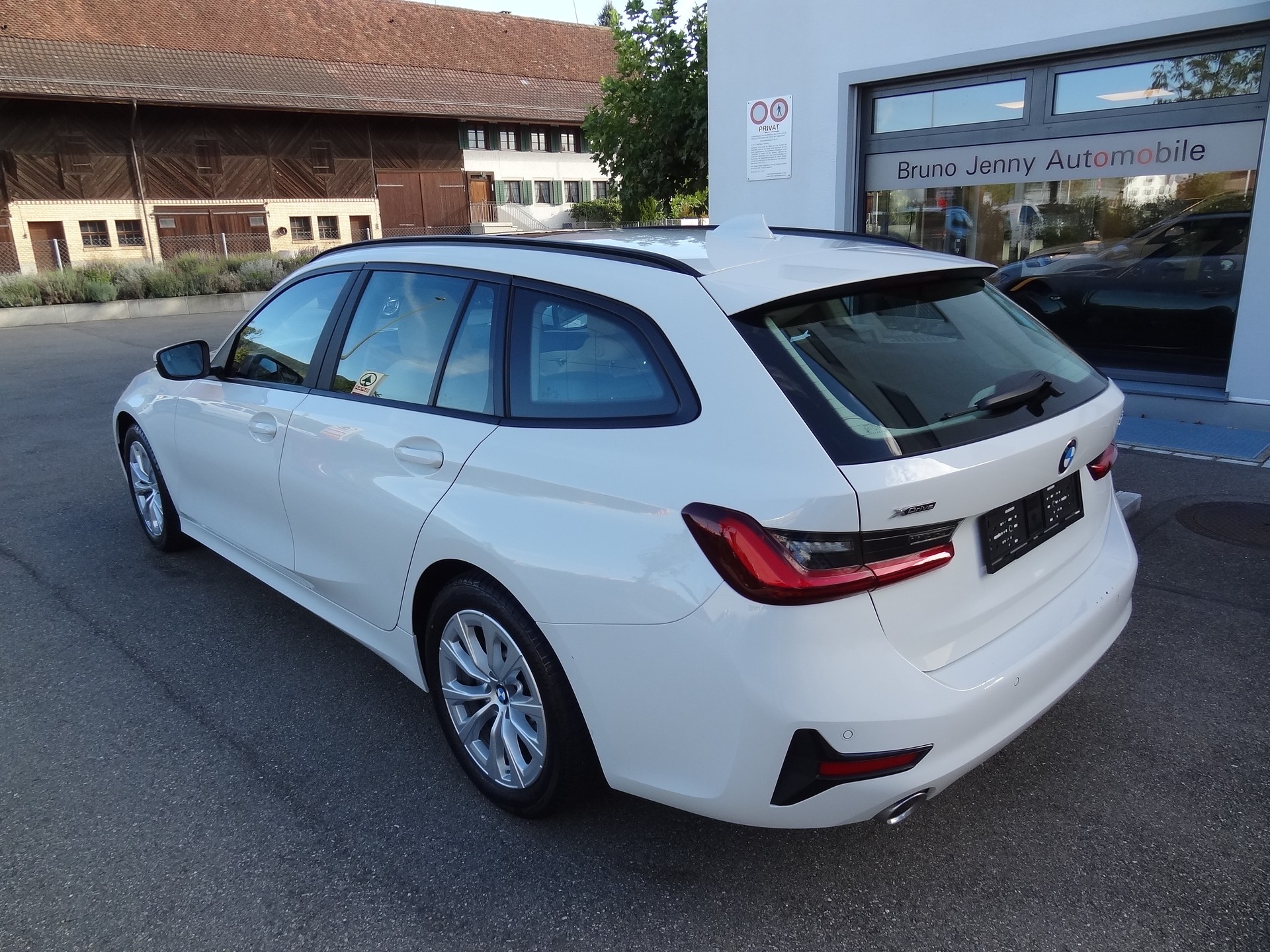 BMW 330i Touring xDrive Steptronic-image-2