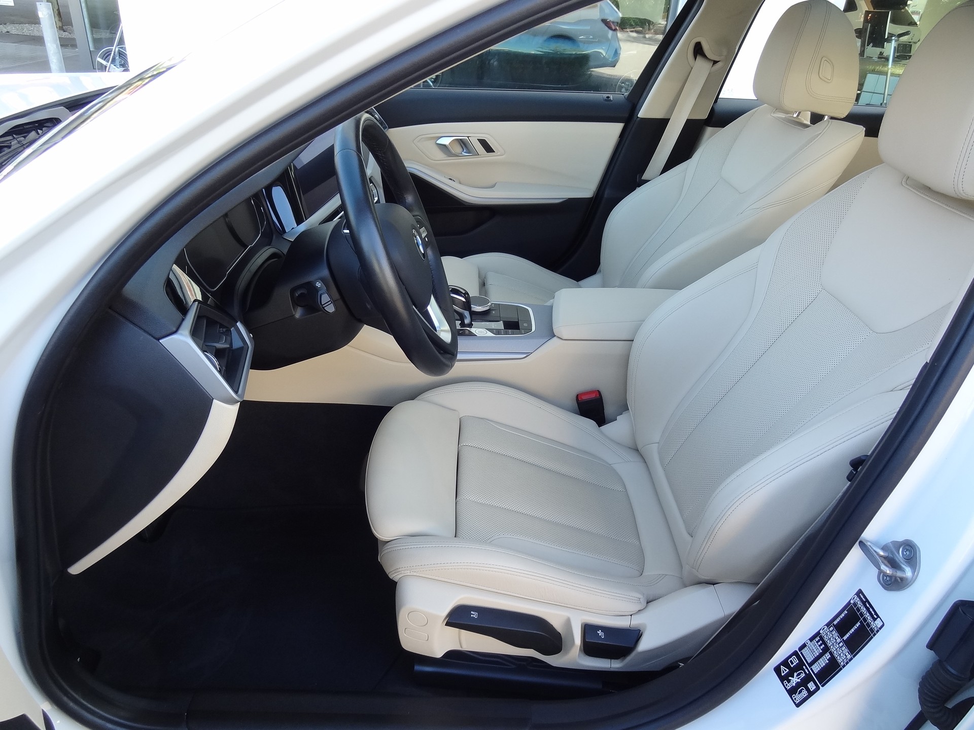 BMW 330i Touring xDrive Steptronic-image-6