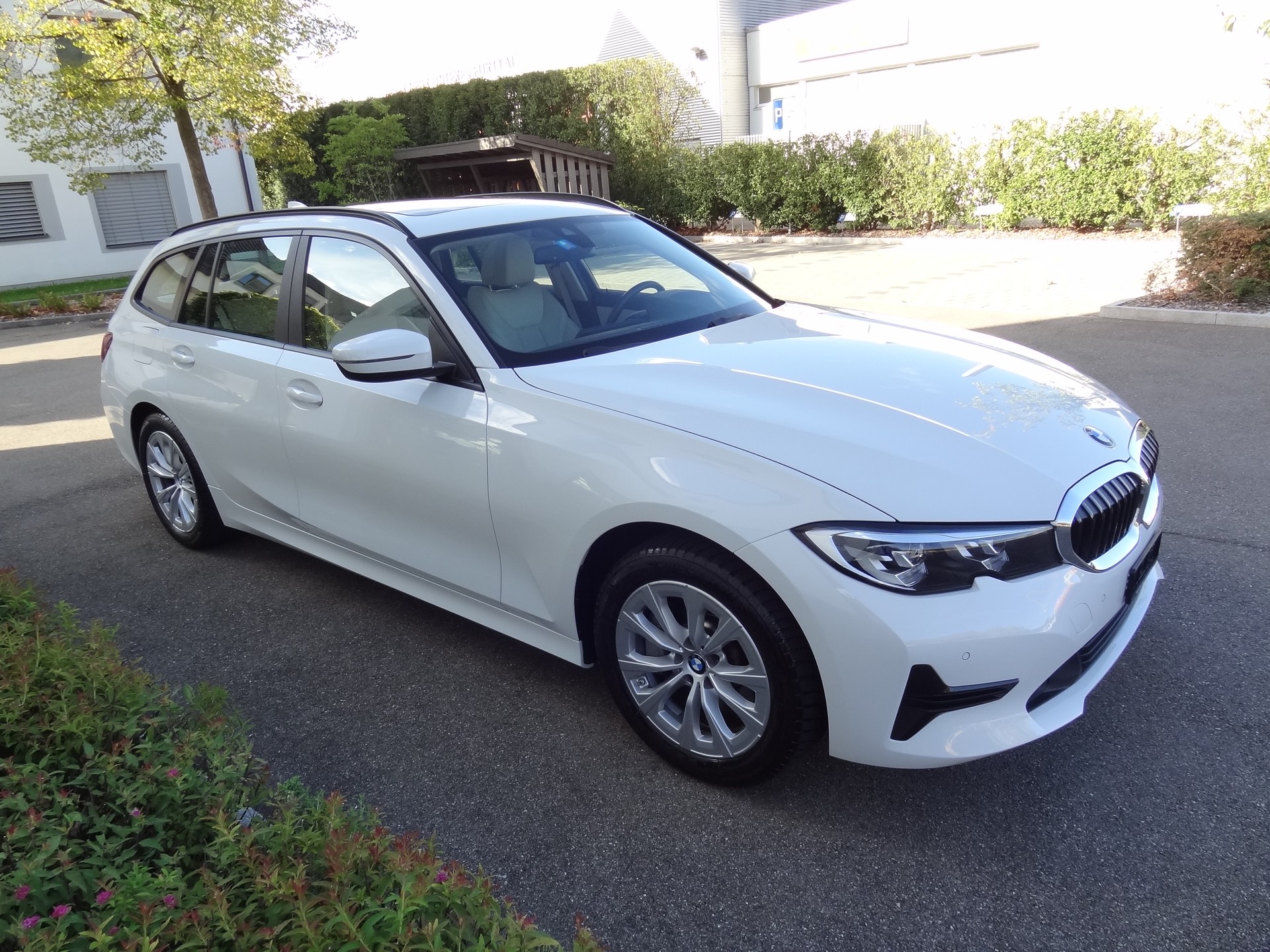 BMW 330i Touring xDrive Steptronic-image-4