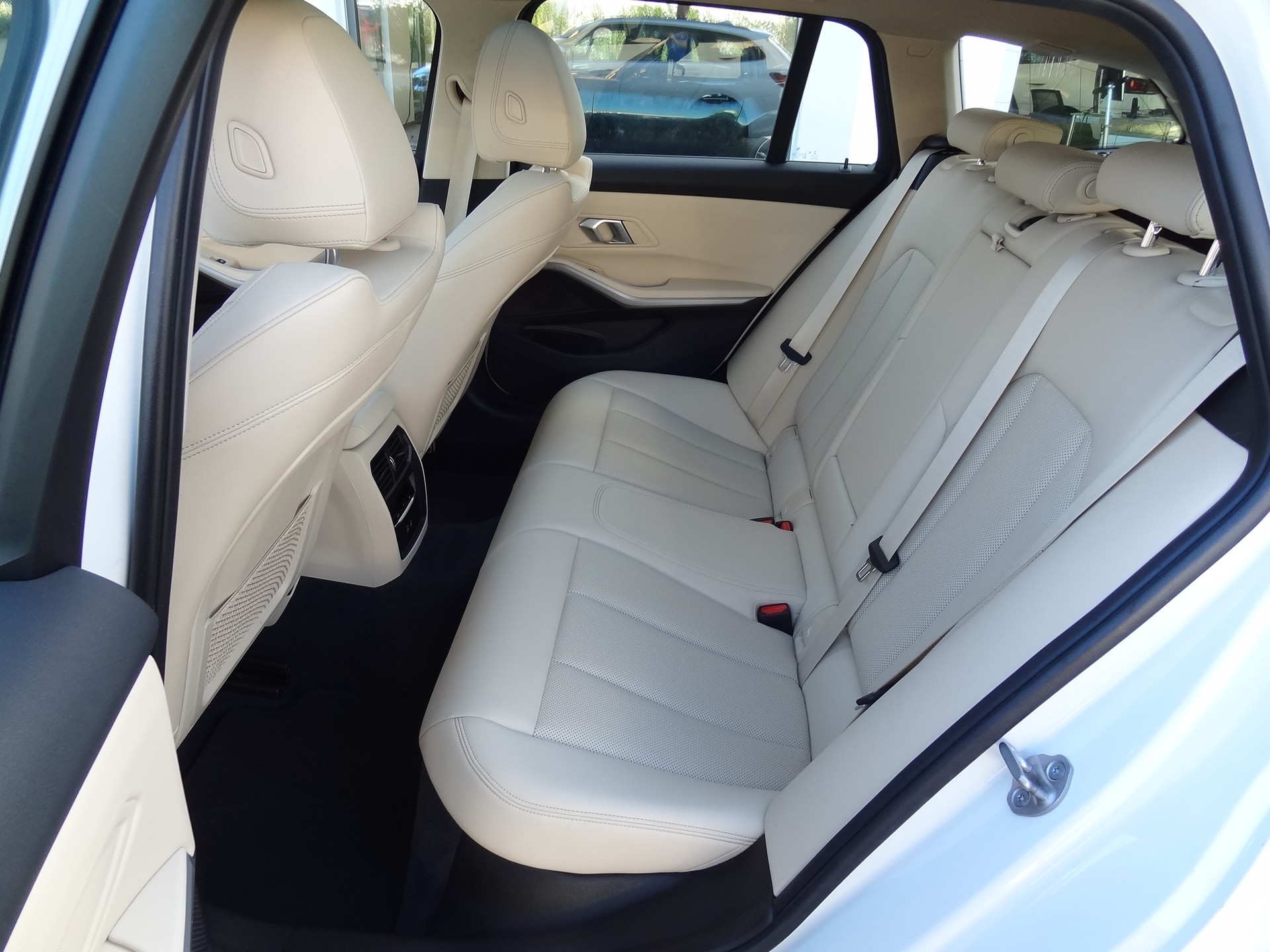 BMW 330i Touring xDrive Steptronic-image-7