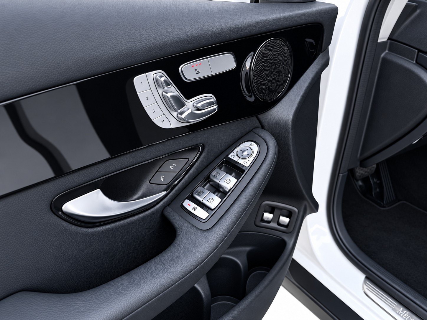 MERCEDES-BENZ GLC 300 e 4m * CH Fahrzeug *-image-17