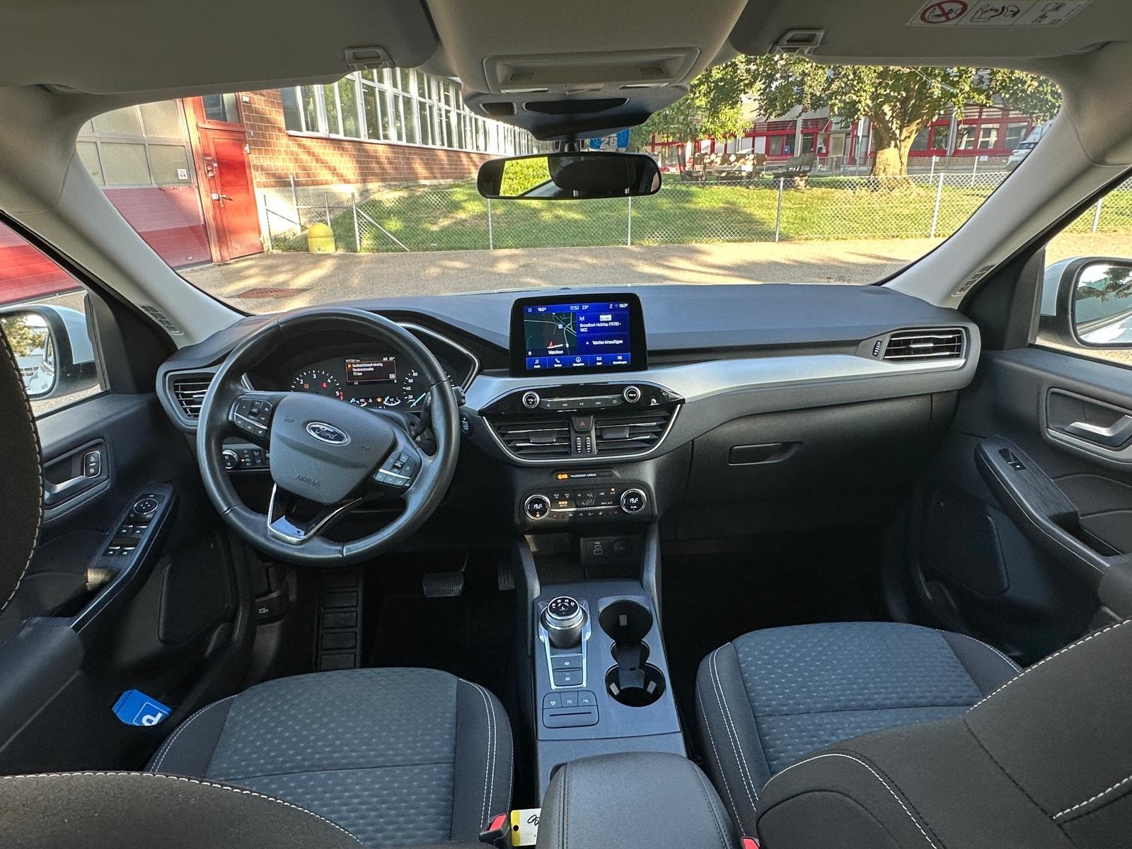 FORD Kuga 1.5 TDCi Cool & Connect 2WD Automat-image-8