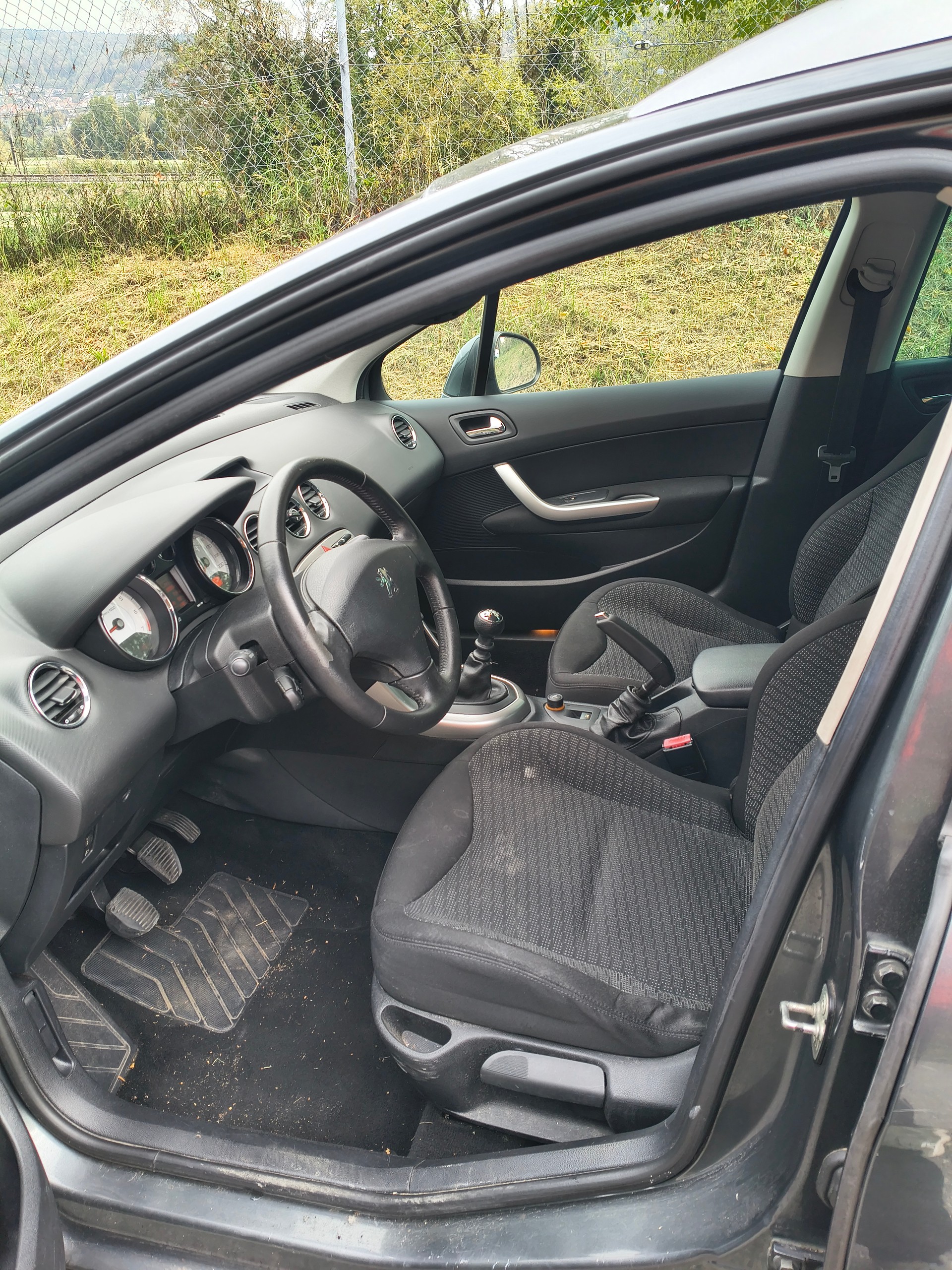 PEUGEOT 308 SW 1.6 16V Turbo Sport-image-8