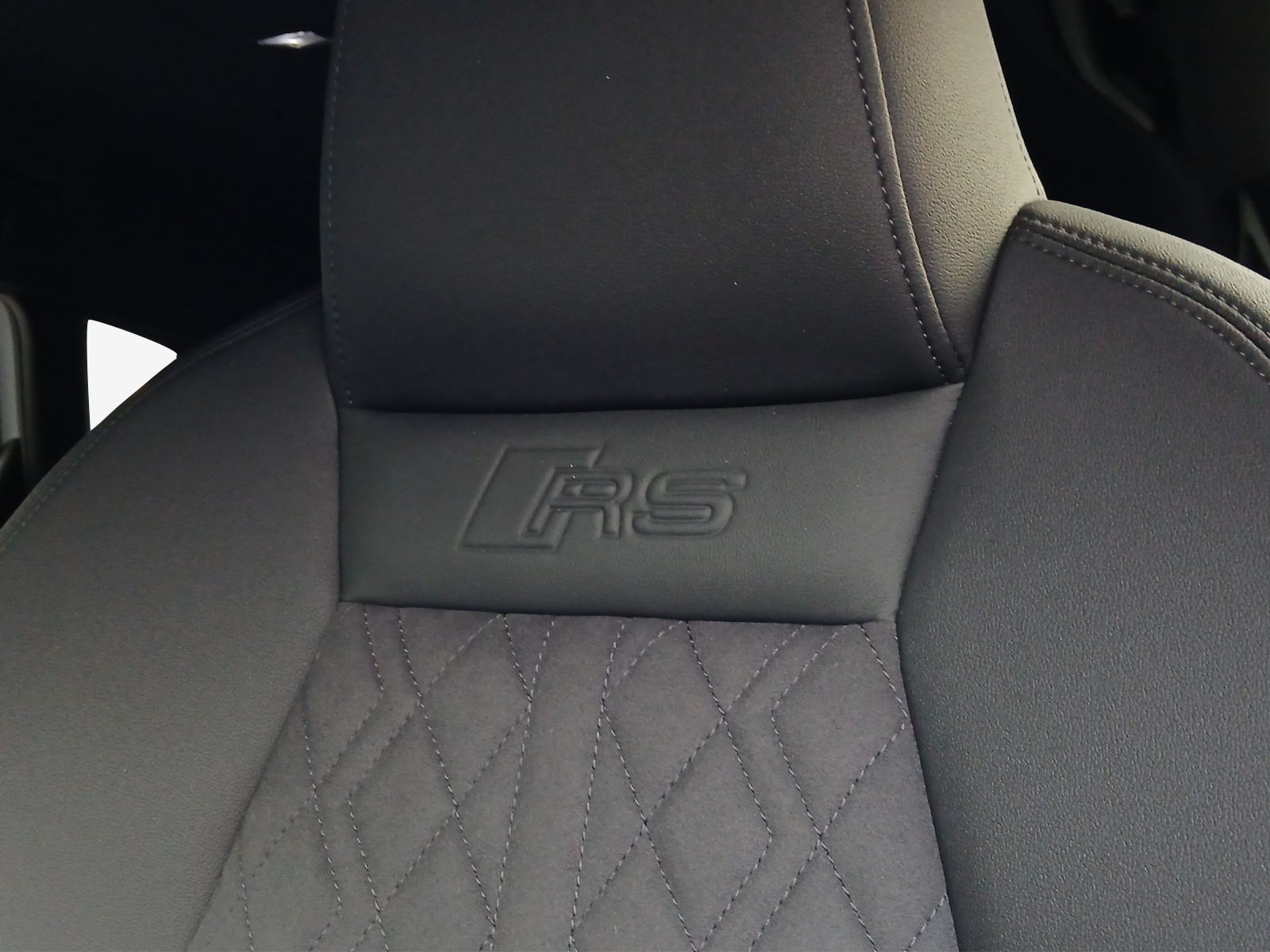 AUDI RS3 Sportback 2.5 TSI quattro S-tronic-image-14