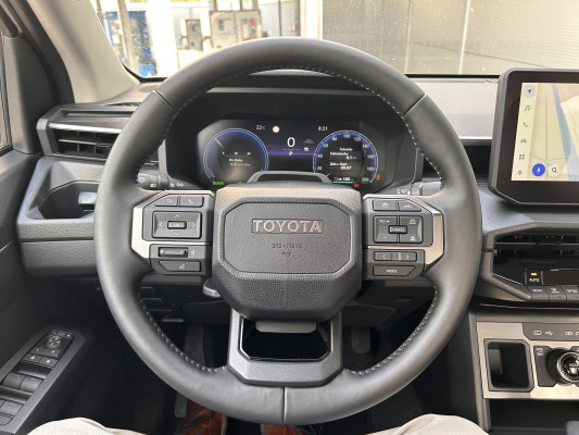 TOYOTA Hilux BEV Comfort AWD-image-8