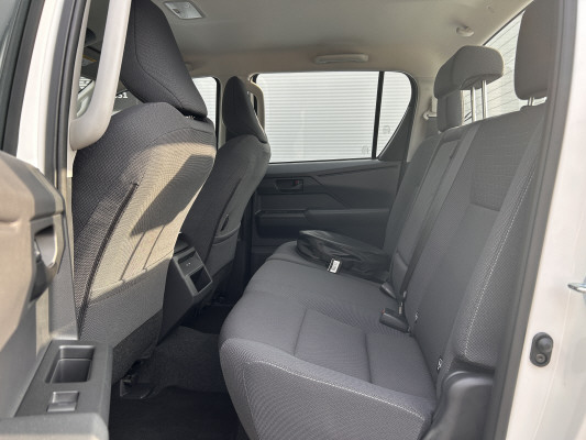 TOYOTA Hilux BEV Comfort AWD-image-14
