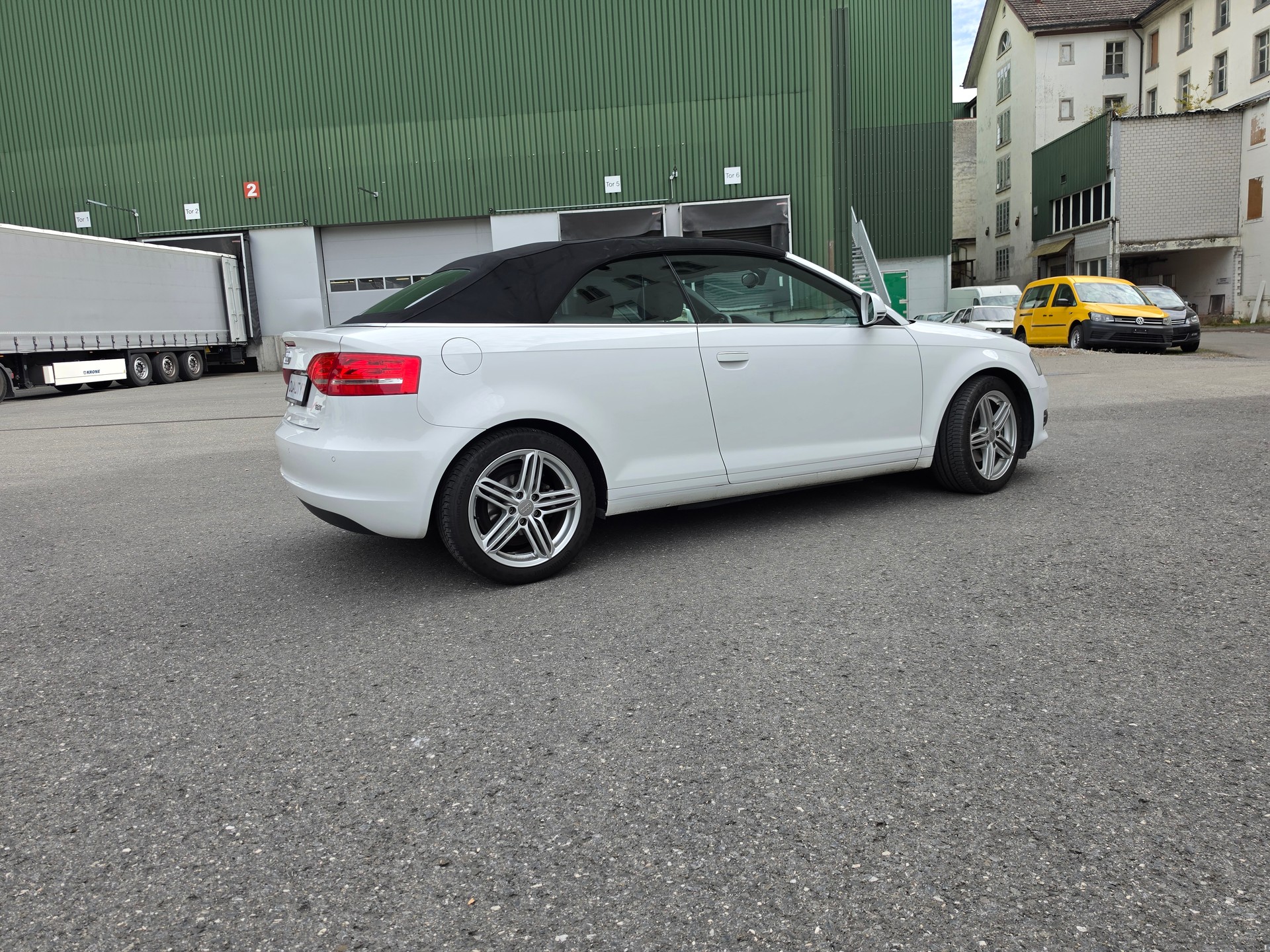 AUDI A3 Cabriolet 1.8 TFSI Ambition-image-14